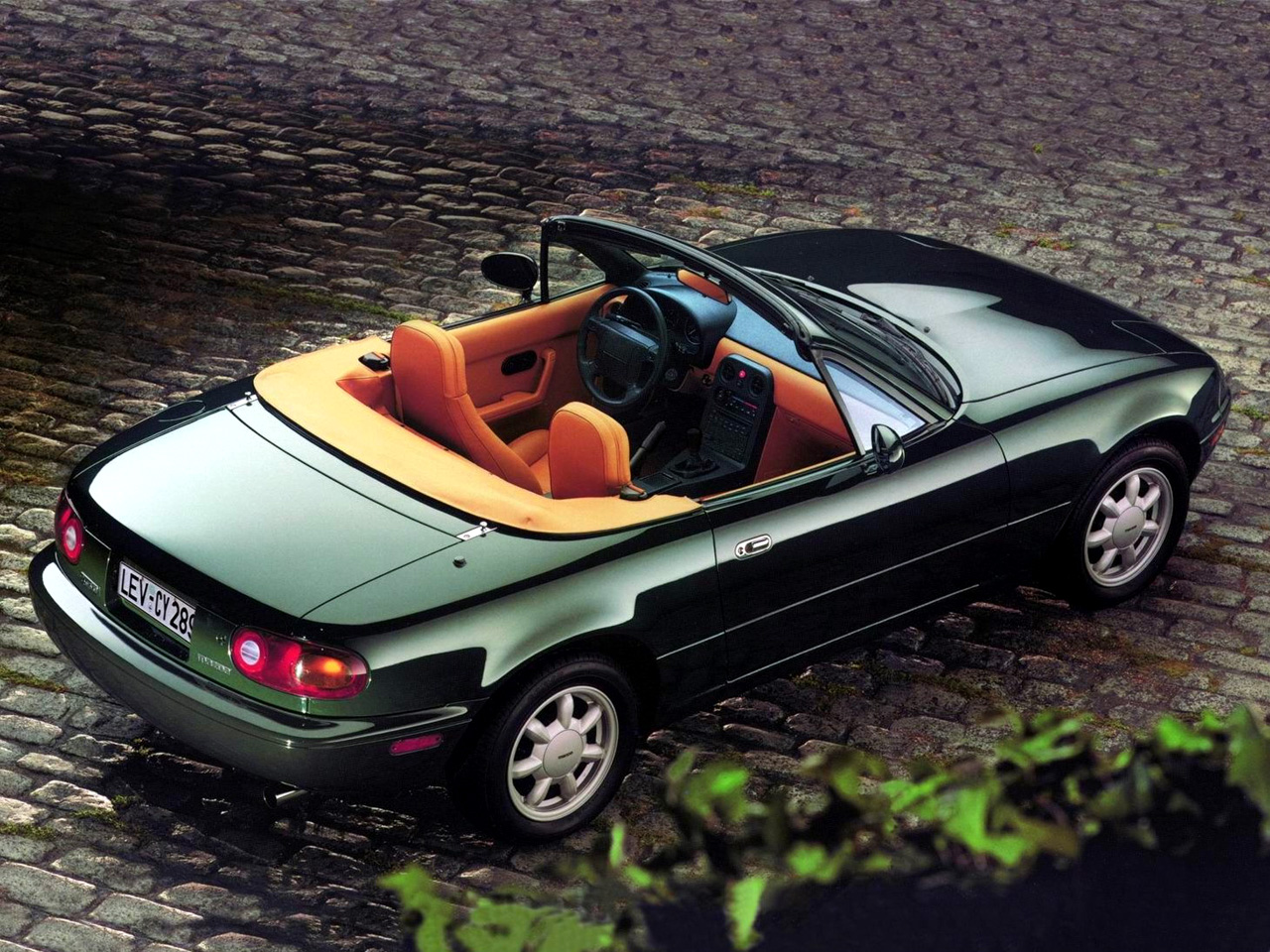 Mazda MX-5 black tan interior combo