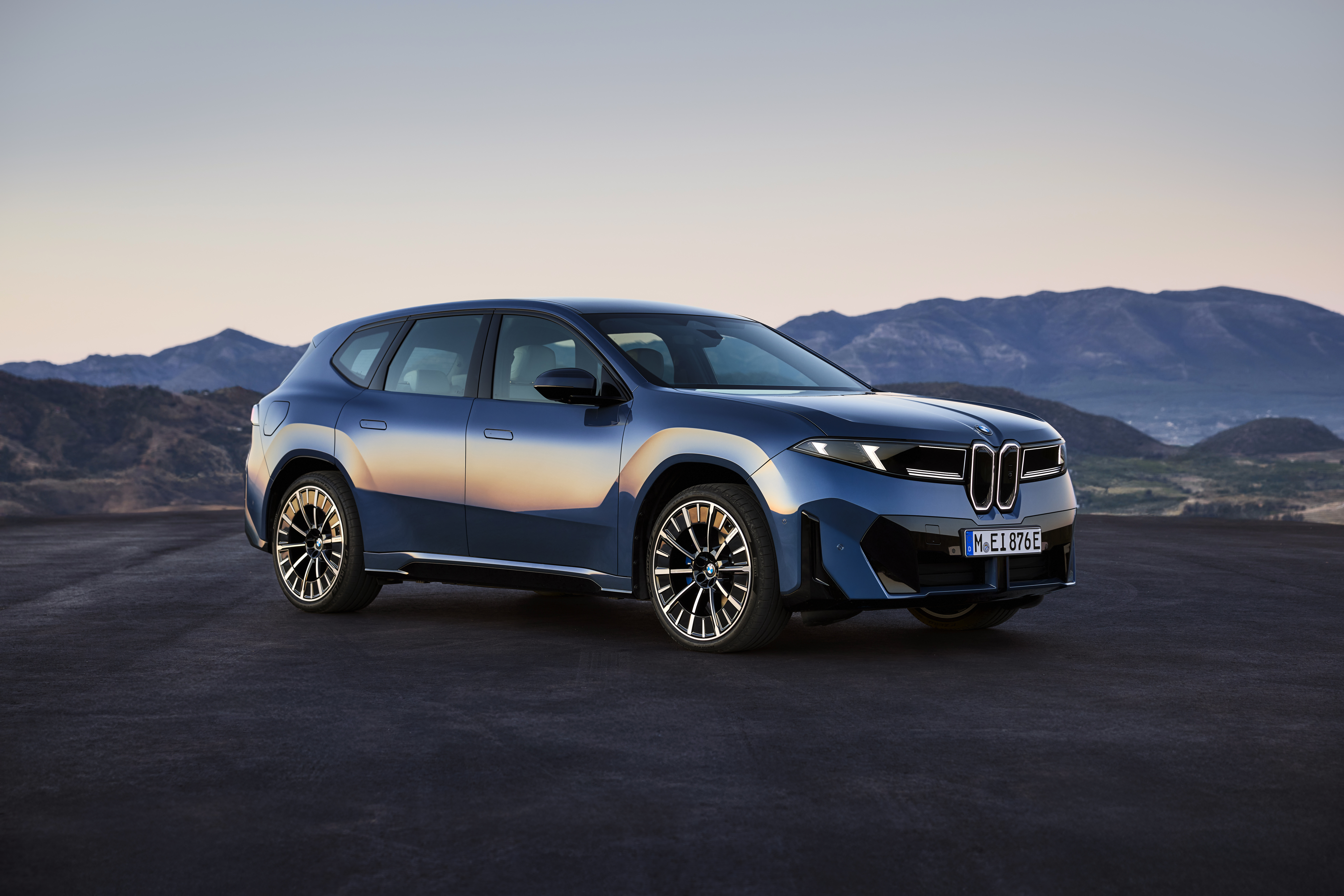 BMW iX3 2027 年式登場：售價 61,500 美元起，續航里程最高達 434 英里