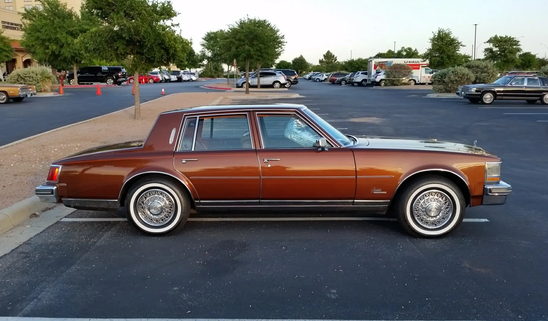 1977年凱迪拉克Fleetwood Brougham：經典魅力與時代風采