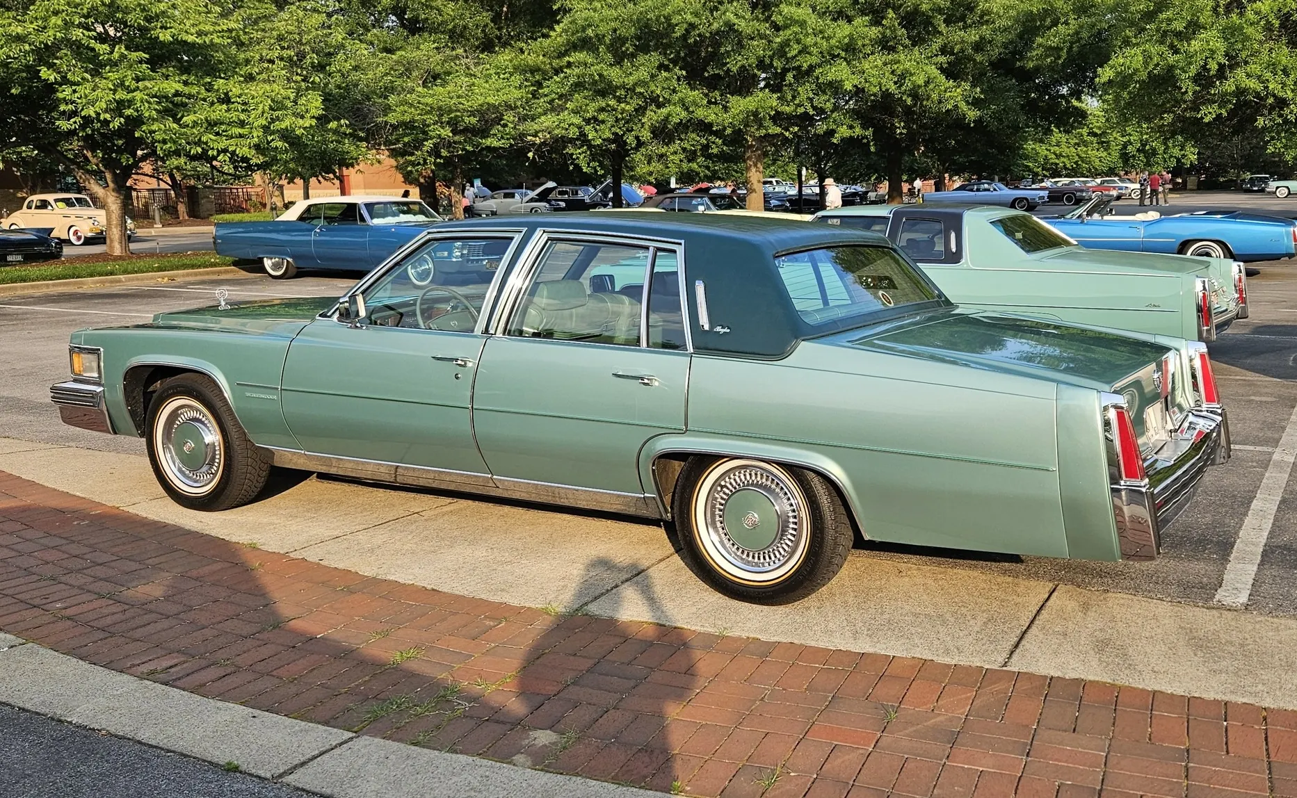 1977年凱迪拉克Fleetwood Brougham：經典魅力與時代風采