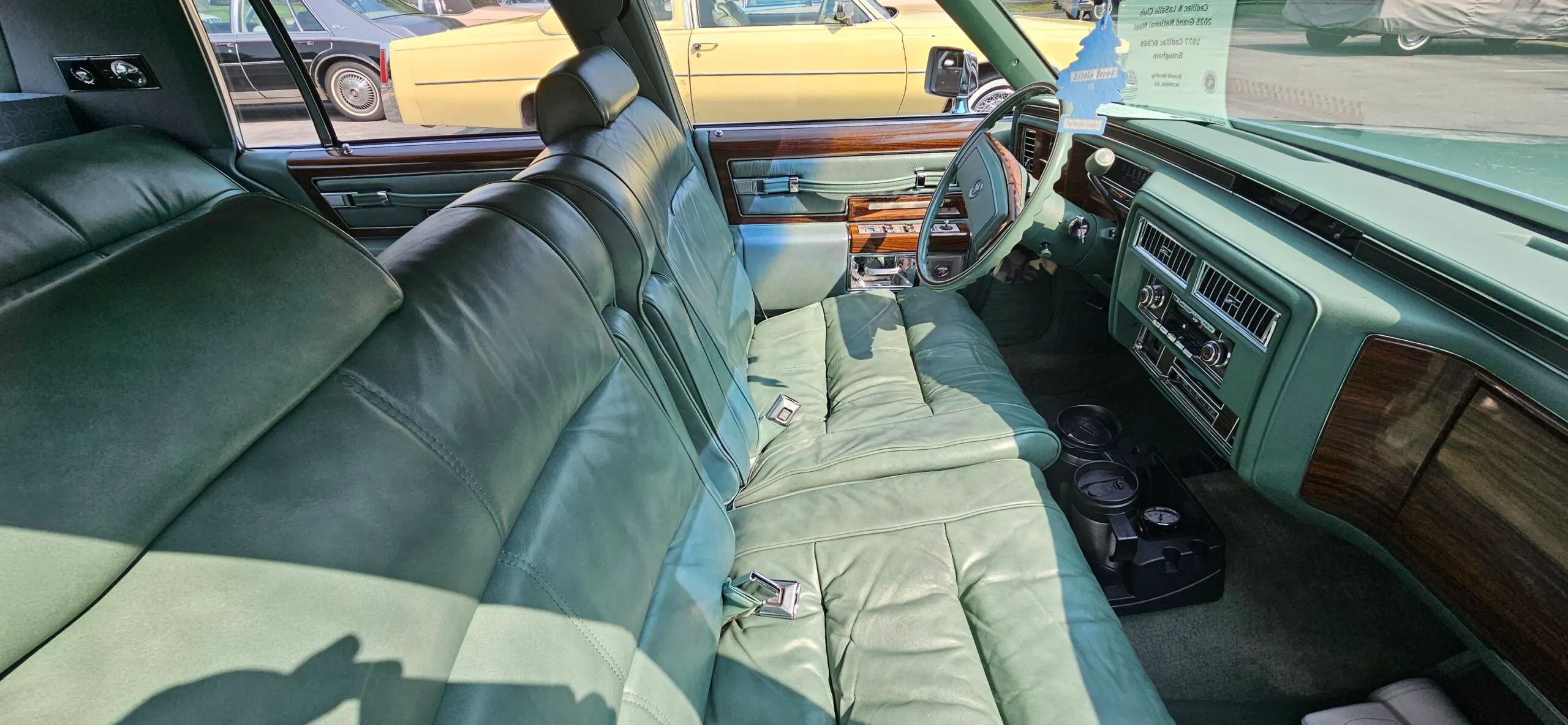 1977年凱迪拉克Fleetwood Brougham：經典魅力與時代風采