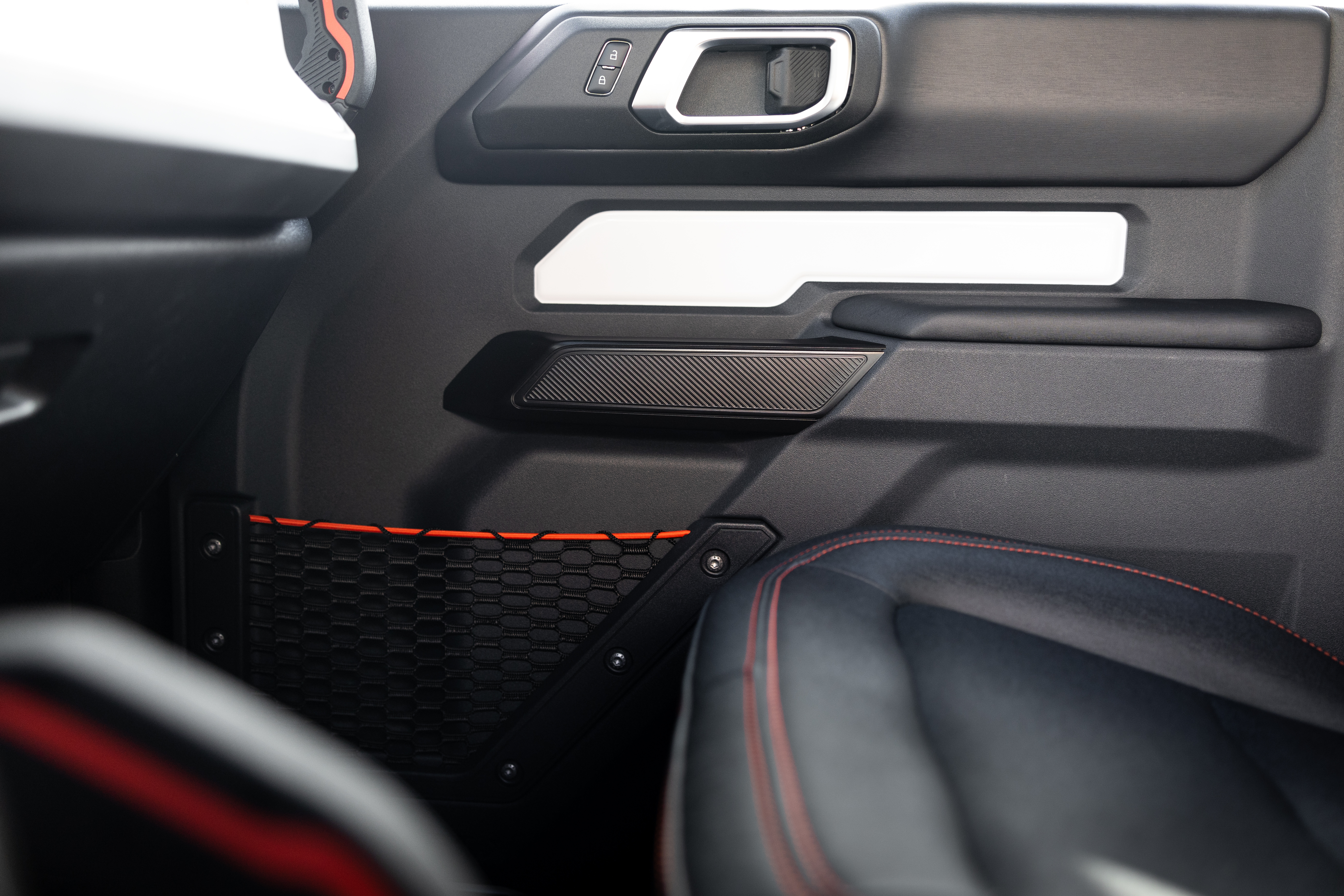 Bronco Stroppe Edition door panel