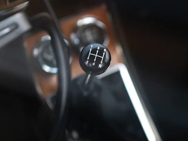 Alfa Romeo GTV interior shifter detail