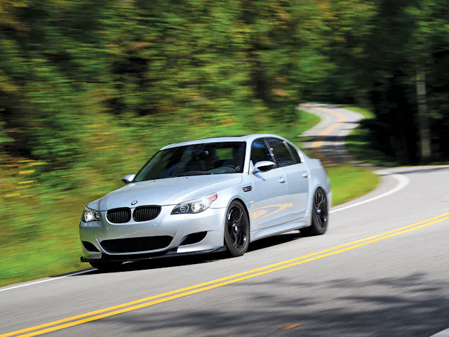 BMW M5 front three quarter dynamic