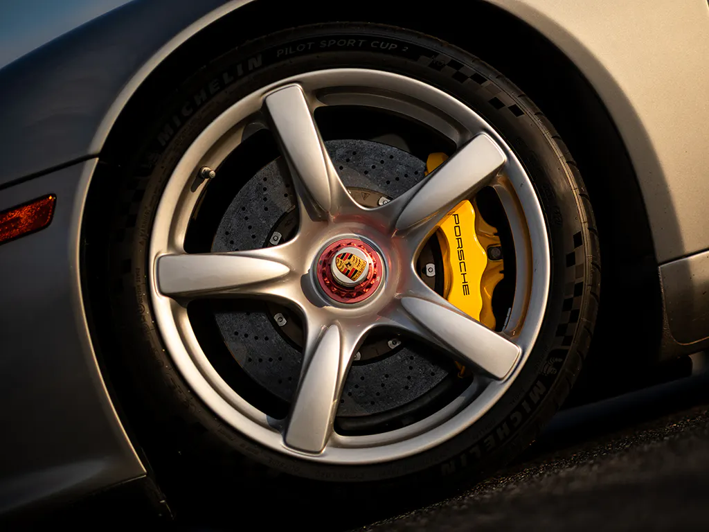 Porsche Carrera GT wheel tire brake closeup