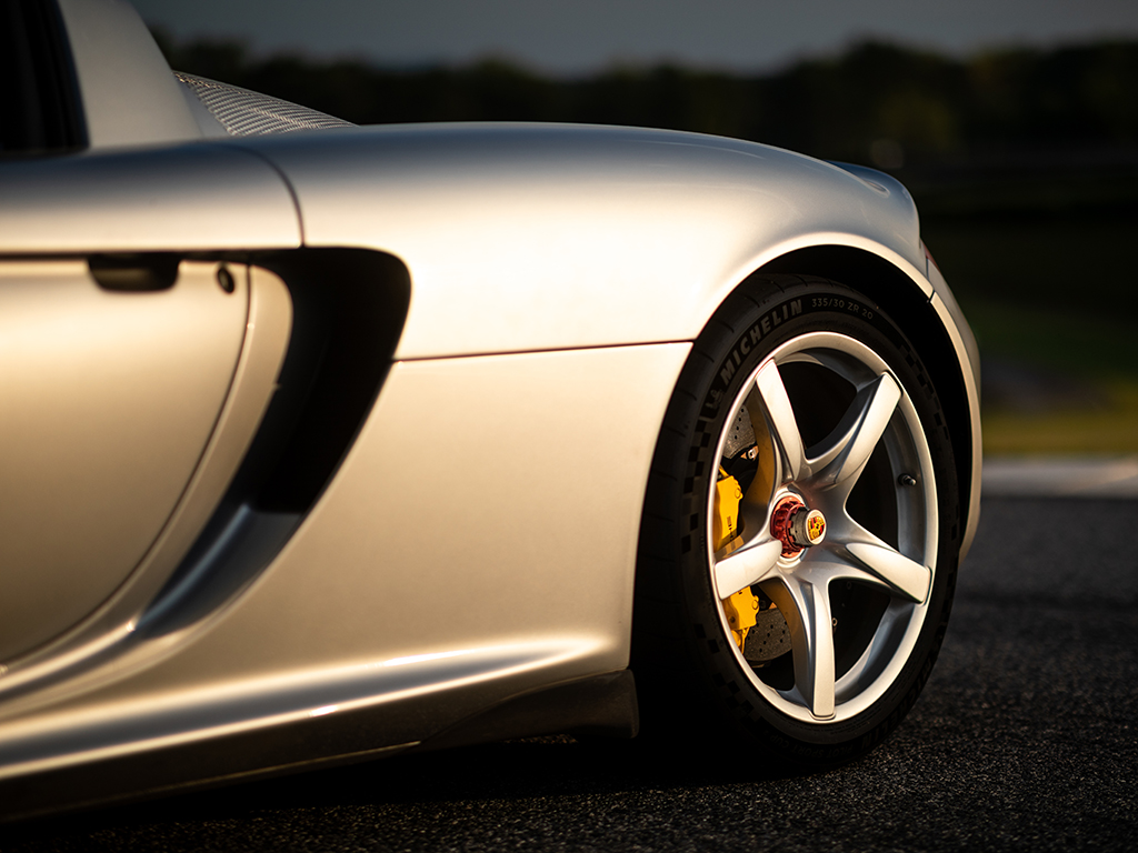 Porsche Carrera GT rear wheel tire brake fitment