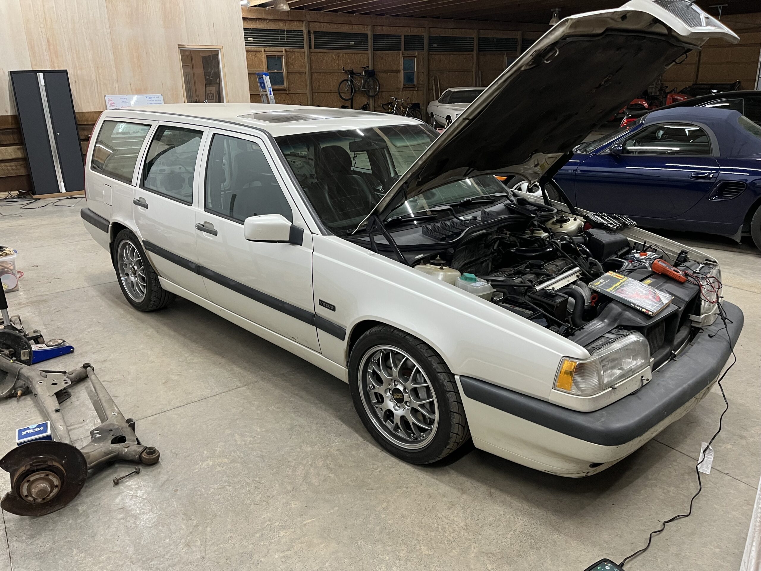 Ponovno pokretanje Volva 850 u garaži