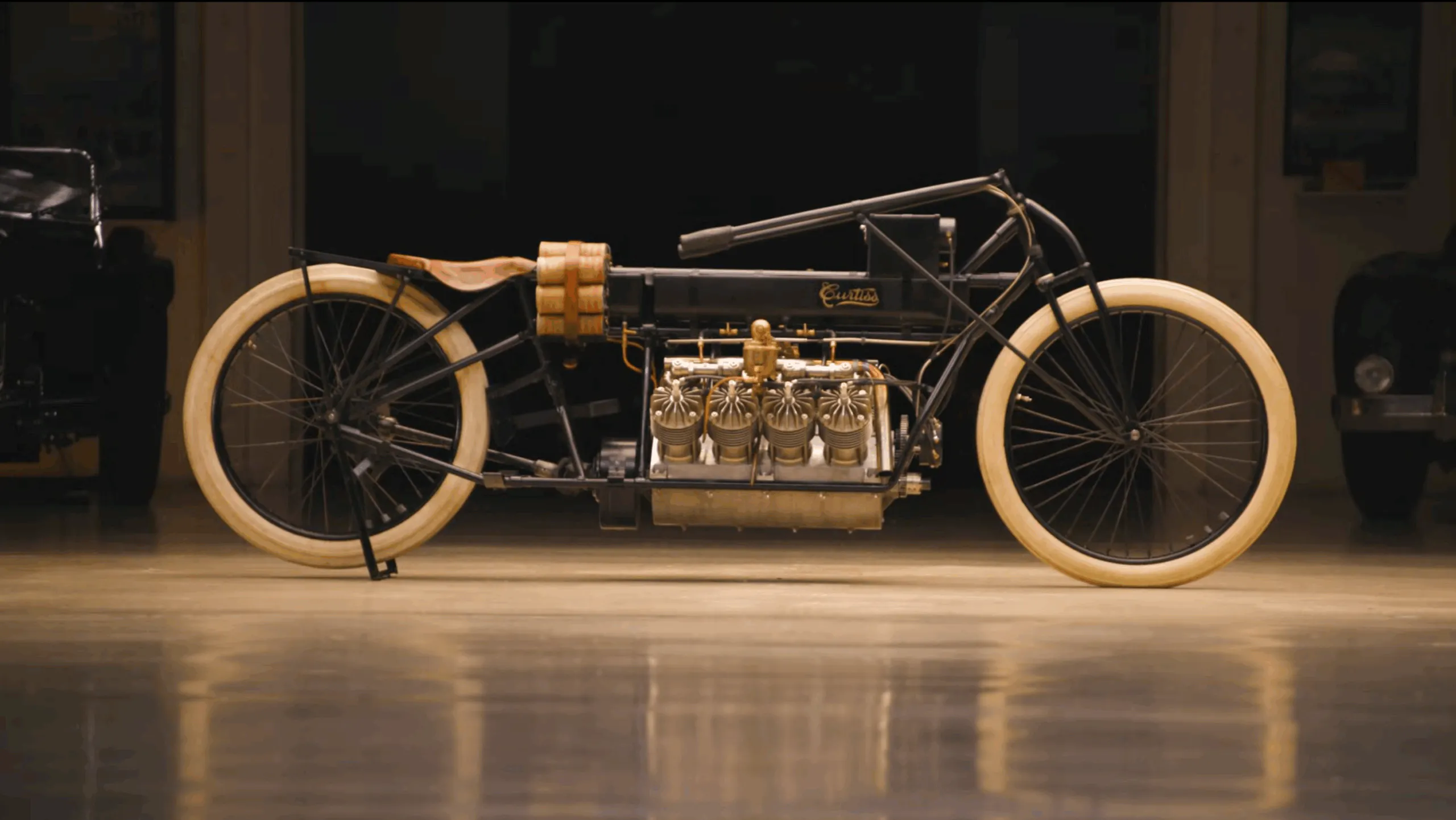 Riding a Curtiss V-8 Motorcycle at 136 mph Took Iron Nerves