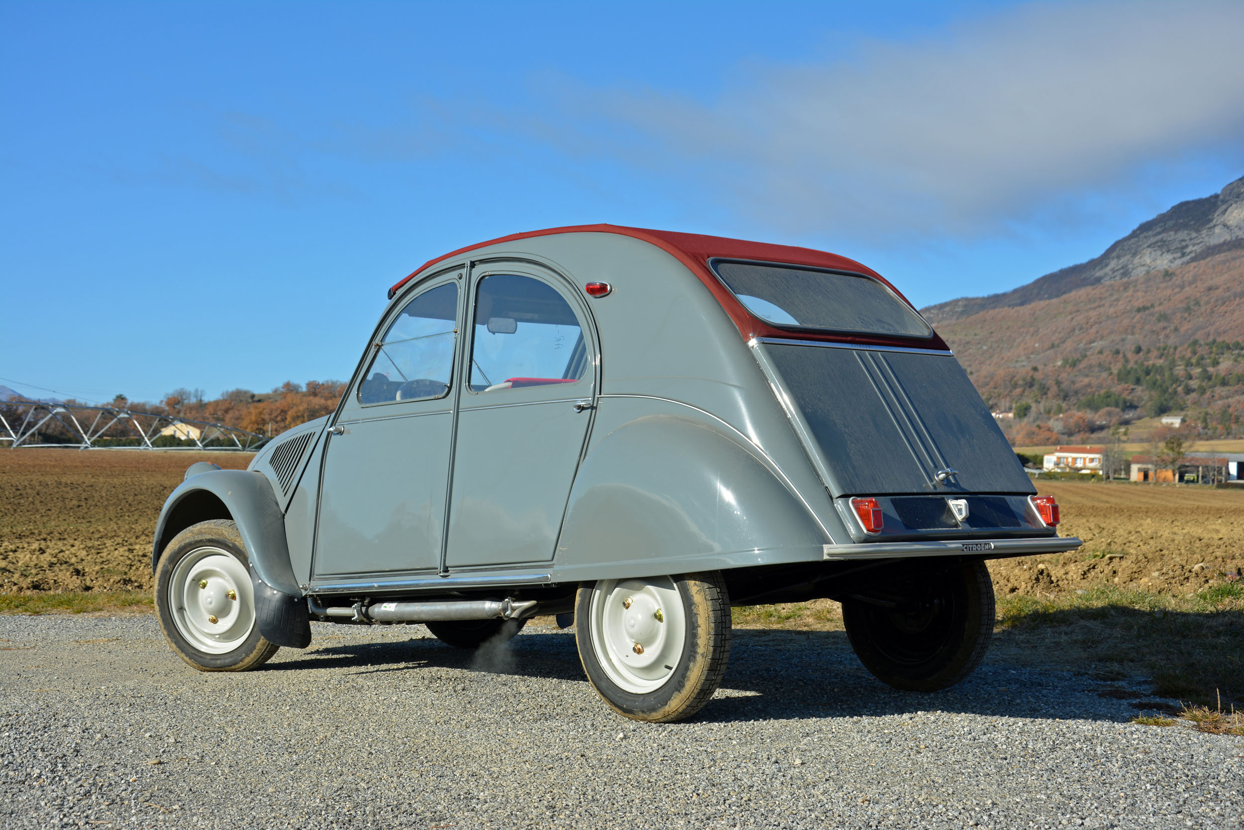 全新電動雪鐵龍 2CV 預覽：平價、都會友善的電動車
