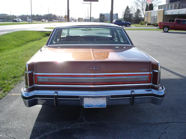 1977 Lincoln Continental Town Car rear