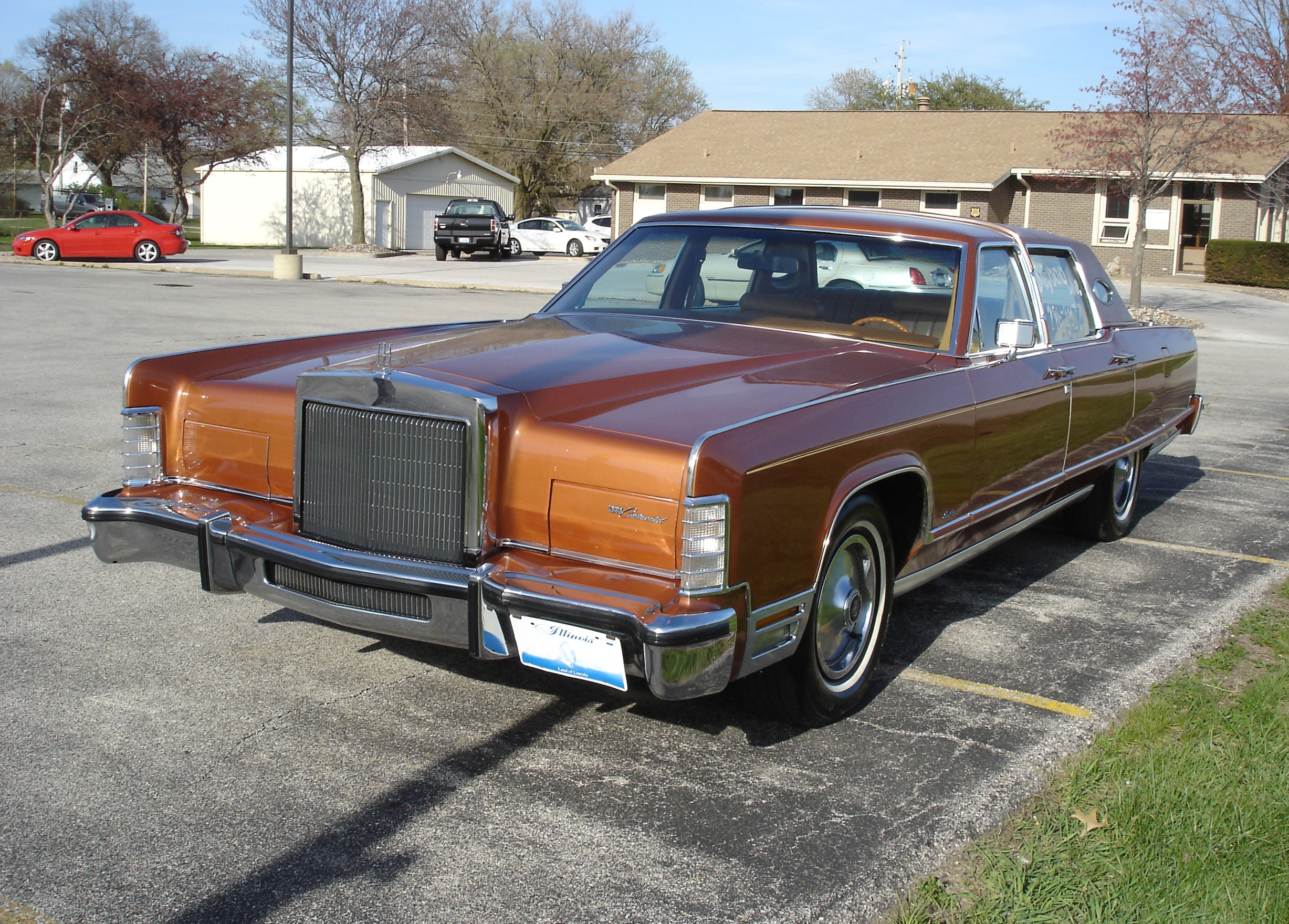 1977 Lincoln Continental Town Car front three quarter