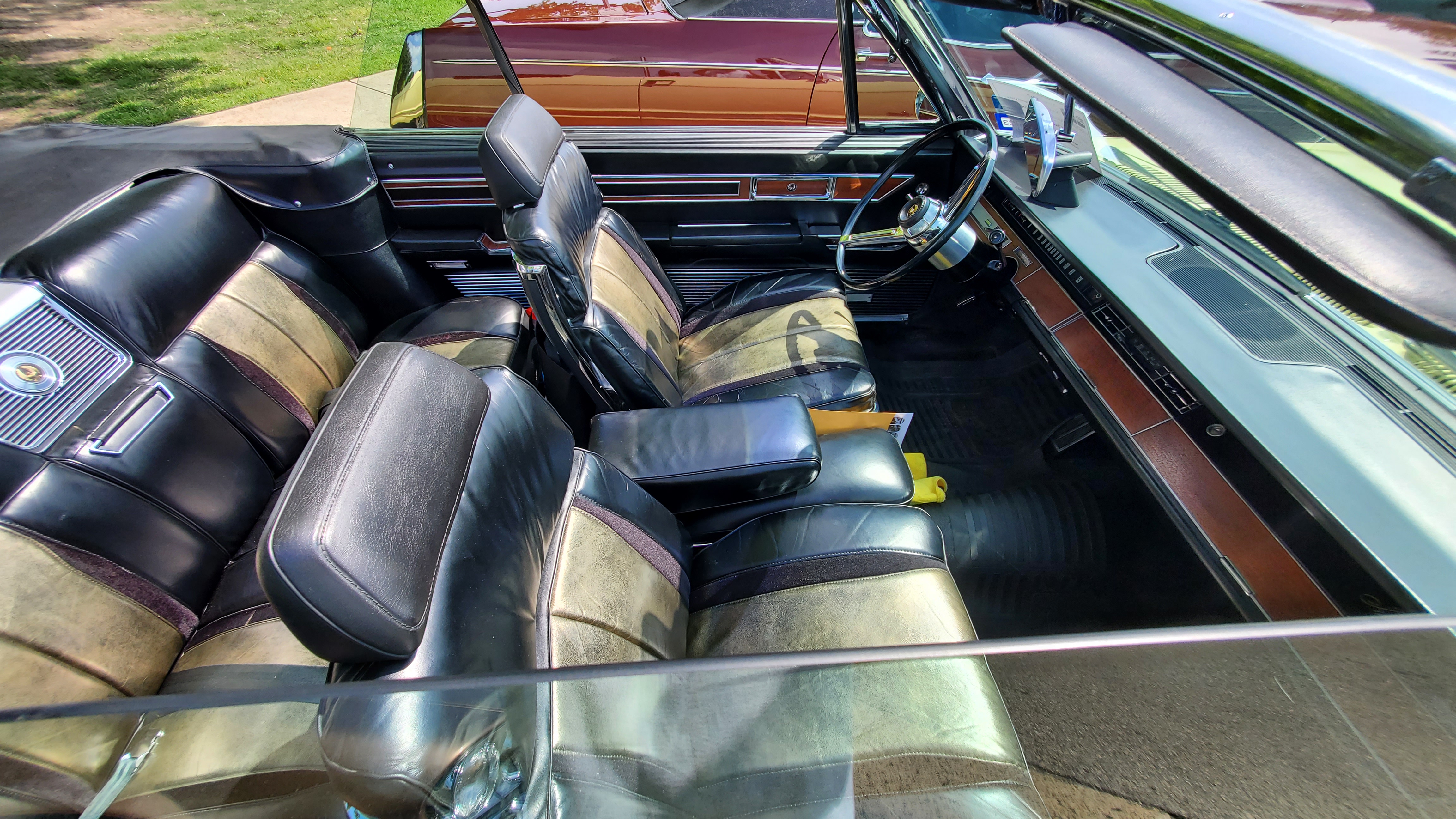 1967 年 Imperial Crown Convertible：中世紀的奢華風情