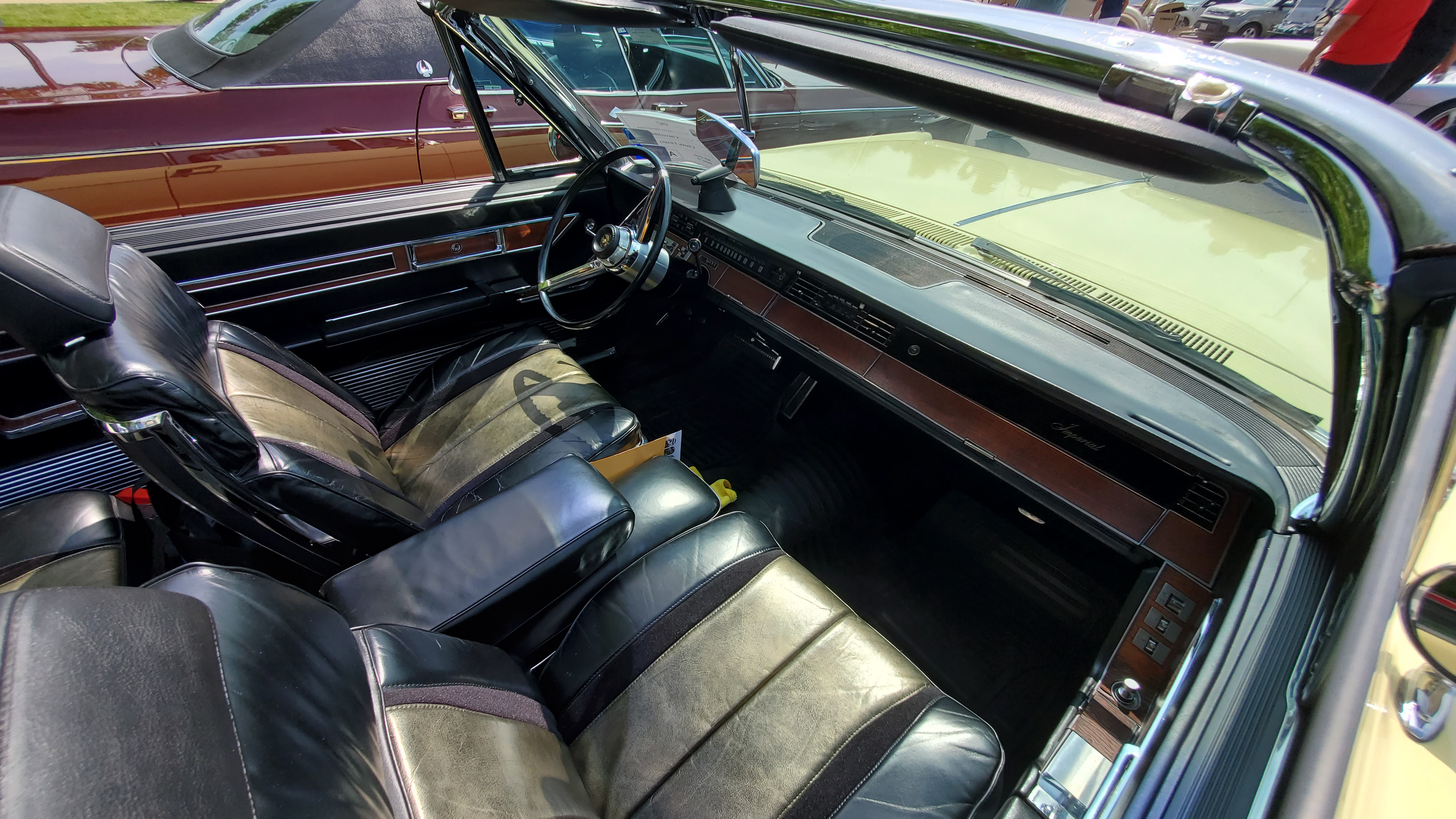 1967 年 Imperial Crown Convertible：中世紀的奢華風情