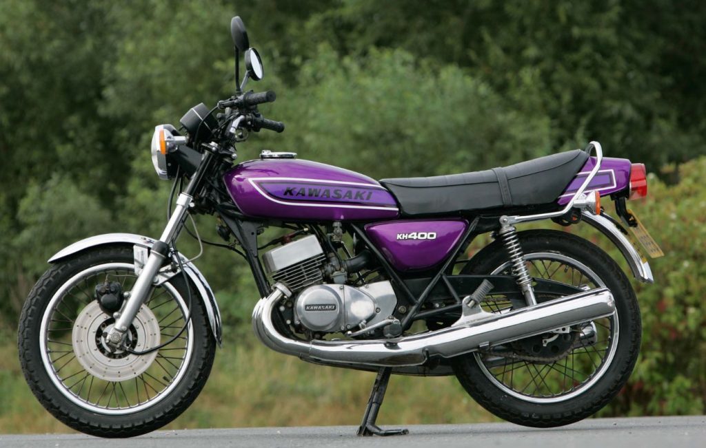 NO.4777　カワサキＫＨ１２５　空冷２サイクル単気筒エンジン　パープル　☆彡 50 Years On, Kawasaki's KH400 Is Still Perfectly Pleasant, and