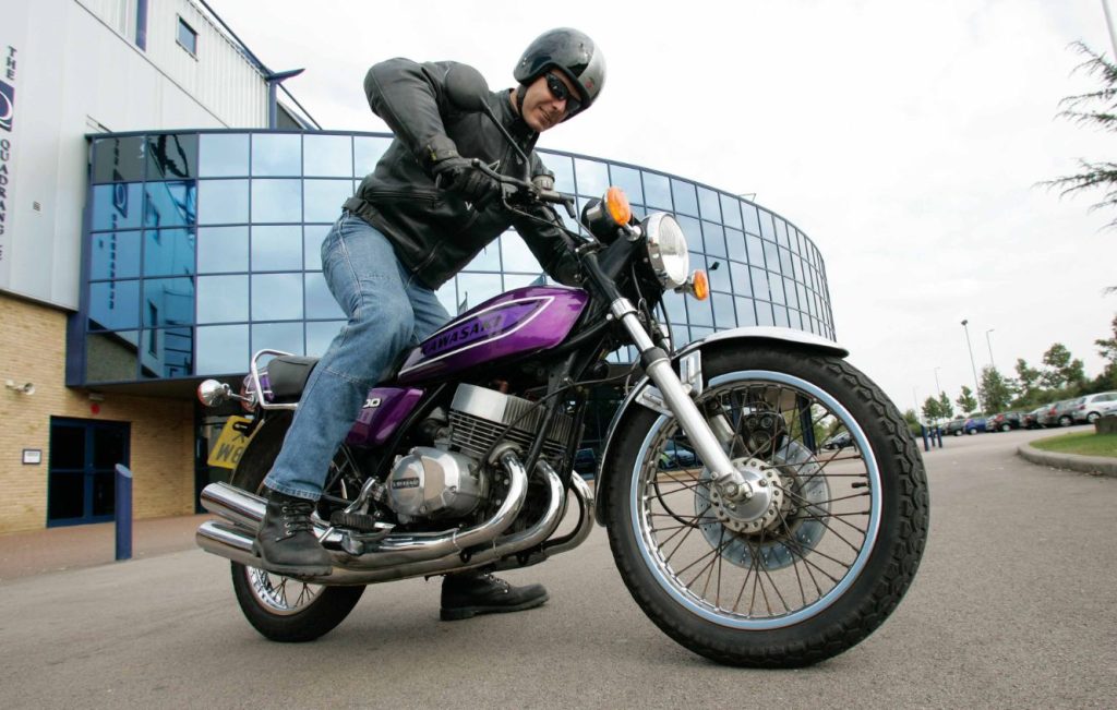 50 Years On, Kawasaki's KH400 Is Still Perfectly Pleasant, and