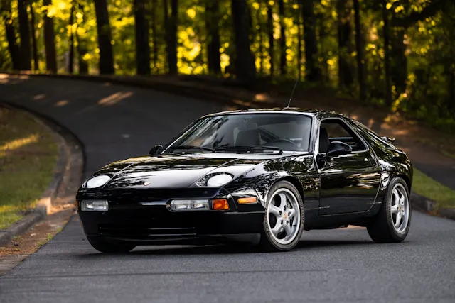 保時捷 928 GTS 創下里程碑價格,經典「陸鯊」價值再攀升
