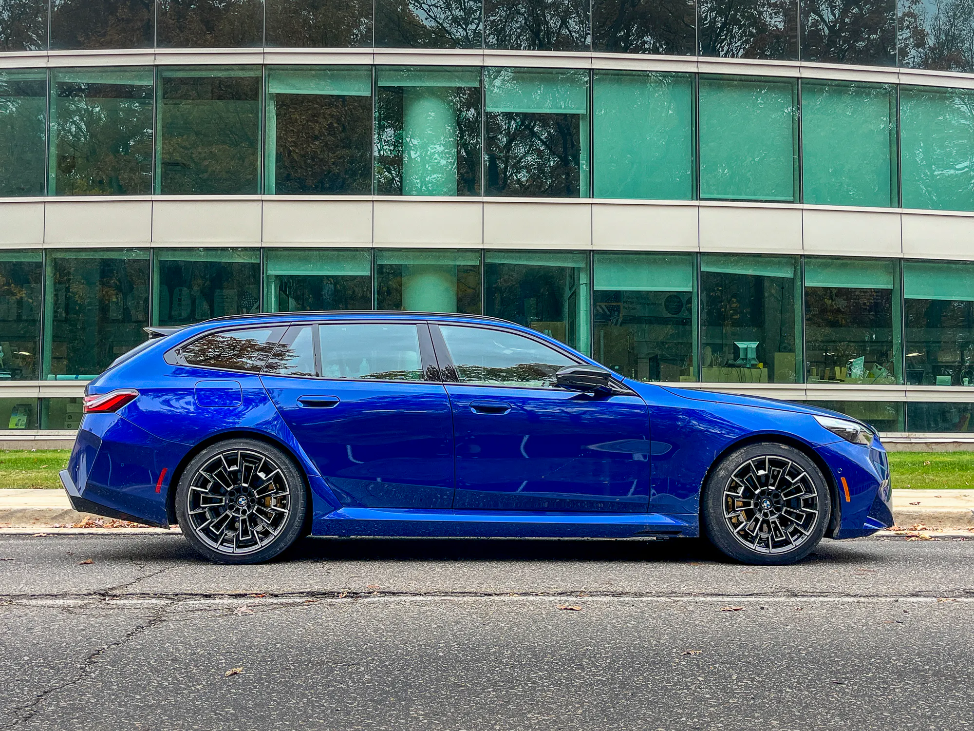 2025 BMW M5 Touring 評測：全新風味駕臨