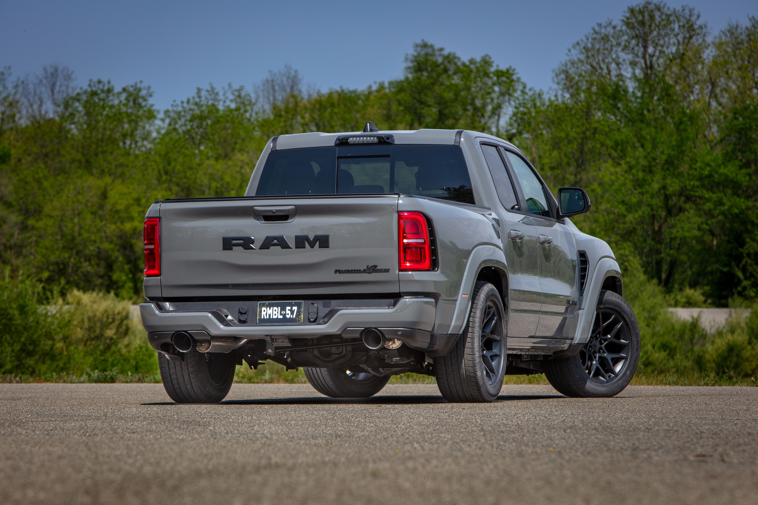 Ram 推出 Rumble Bee 系列性能跑卡車，展現狂野街頭魅力