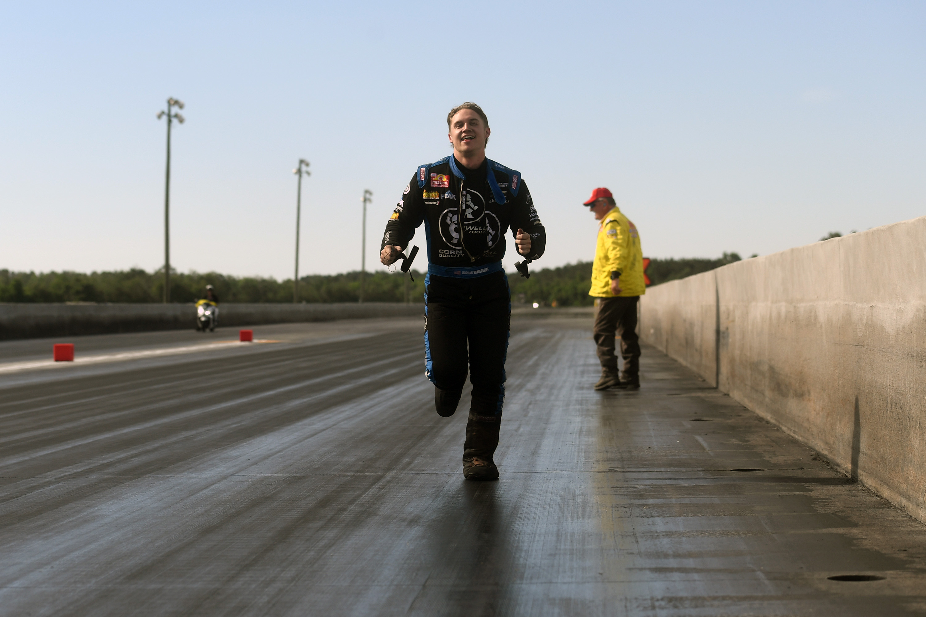 Vandergriff 奪 NHRA 首冠 卻以衝回起跑線慶祝