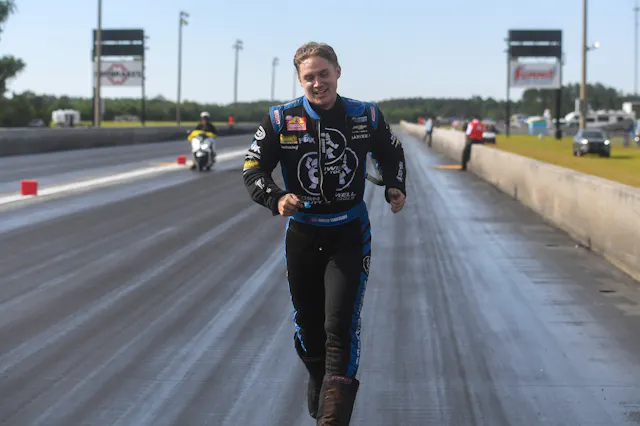 Vandergriff 奪 NHRA 首冠 卻以衝回起跑線慶祝