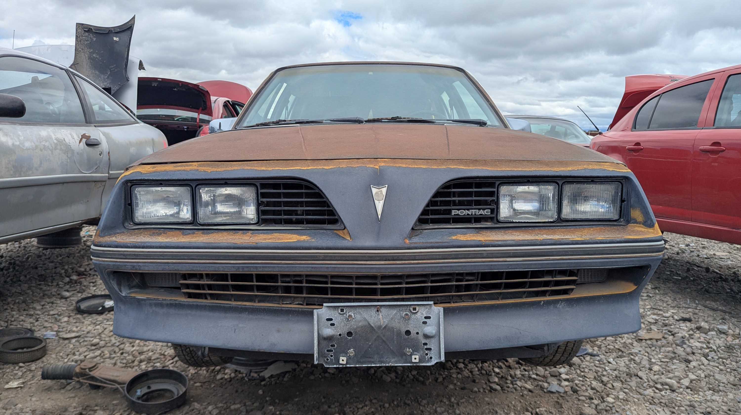 稀有的 1983 年 Pontiac 2000 LE Sedan：J 平台下的獨特存在