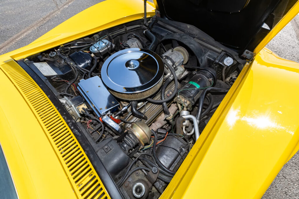 Chevrolet Corvette LT1 1972 engine