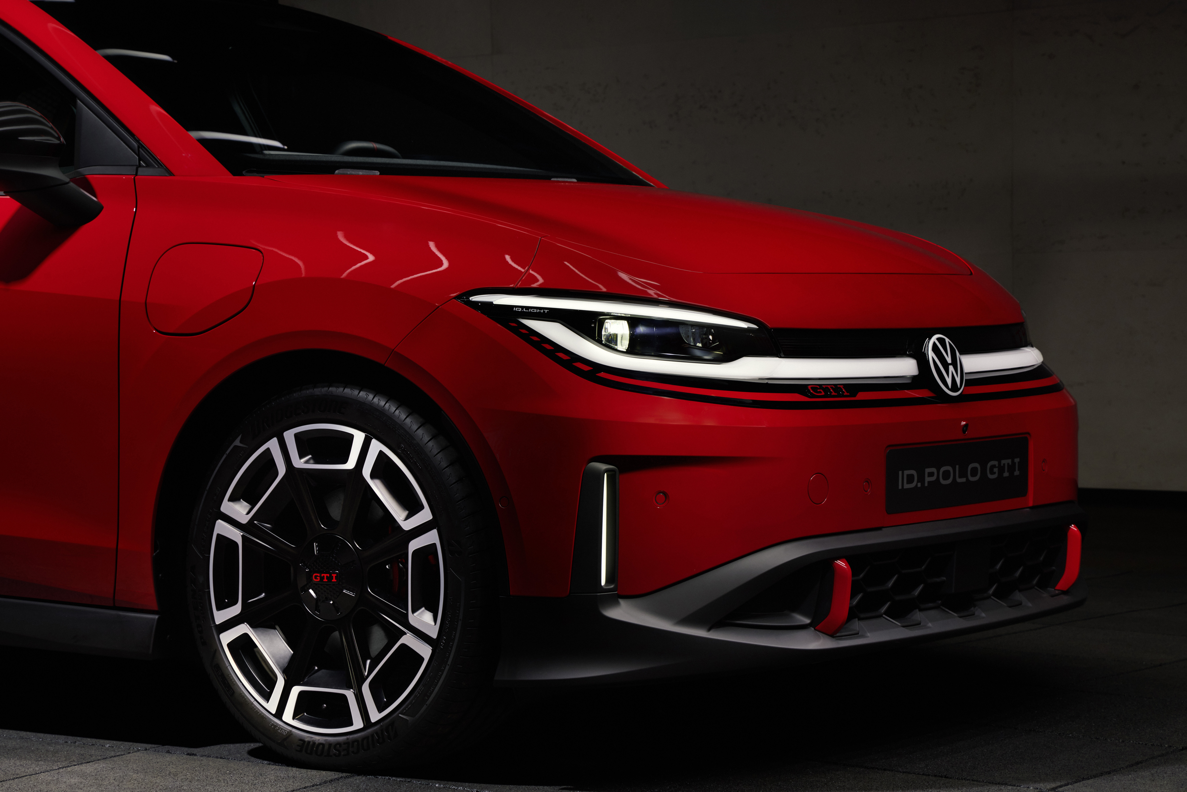 福斯首款電動 GTI 登場：基於 ID. Polo，復古元素與現代科技結合
