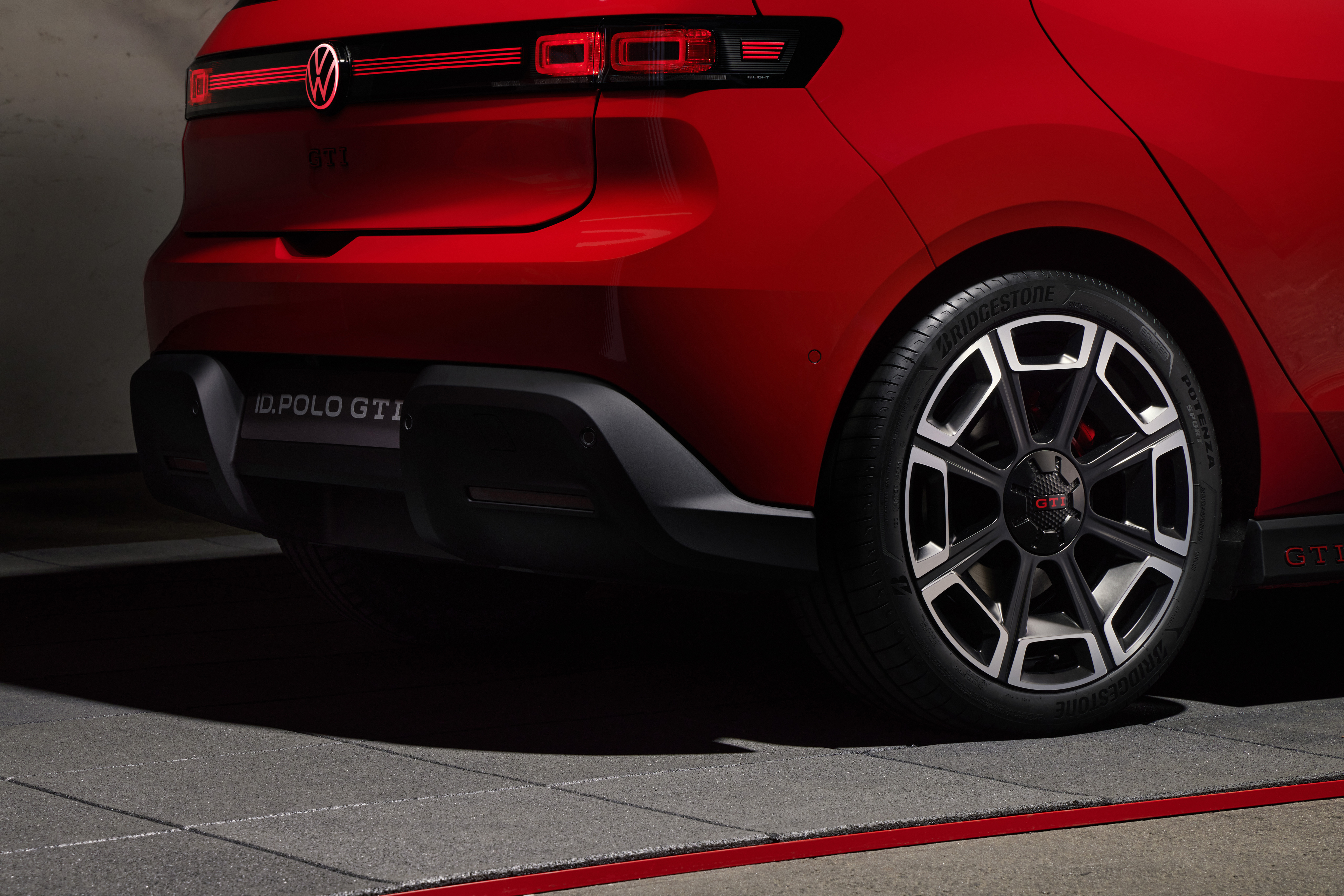 福斯首款電動 GTI 登場：基於 ID. Polo，復古元素與現代科技結合
