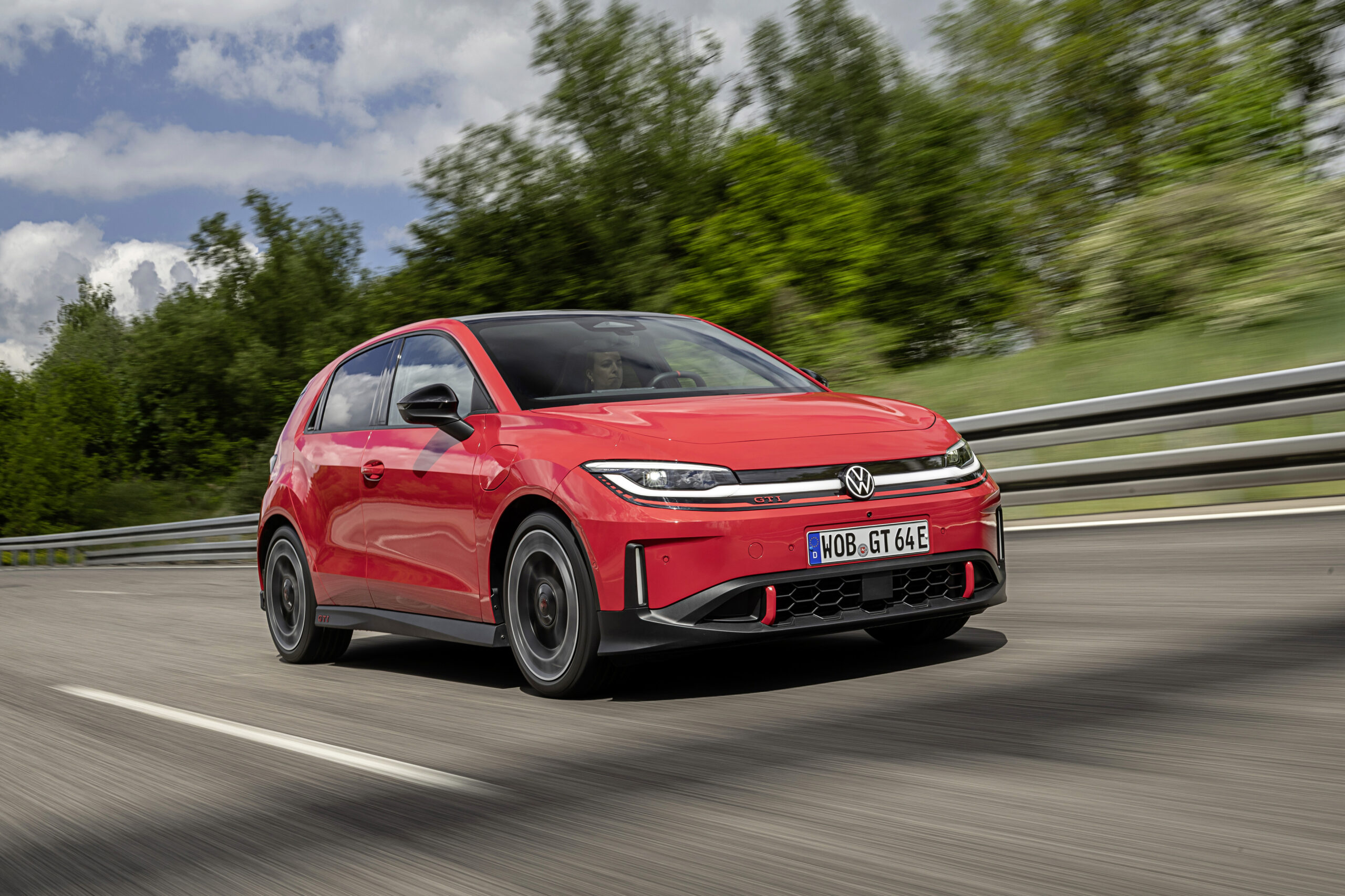 福斯首款電動 GTI 登場：基於 ID. Polo，復古元素與現代科技結合