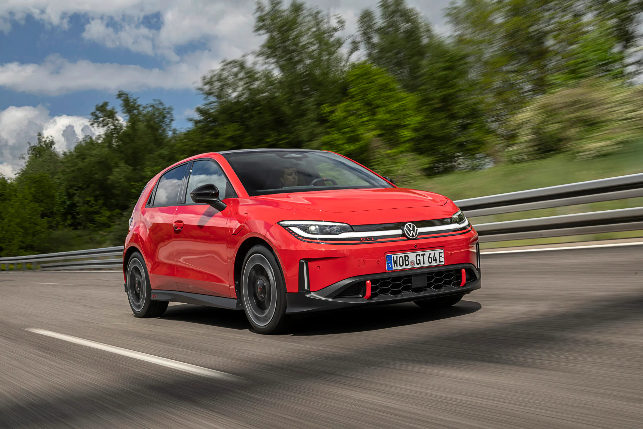 福斯首款電動 GTI 登場：基於 ID. Polo，復古元素與現代科技結合