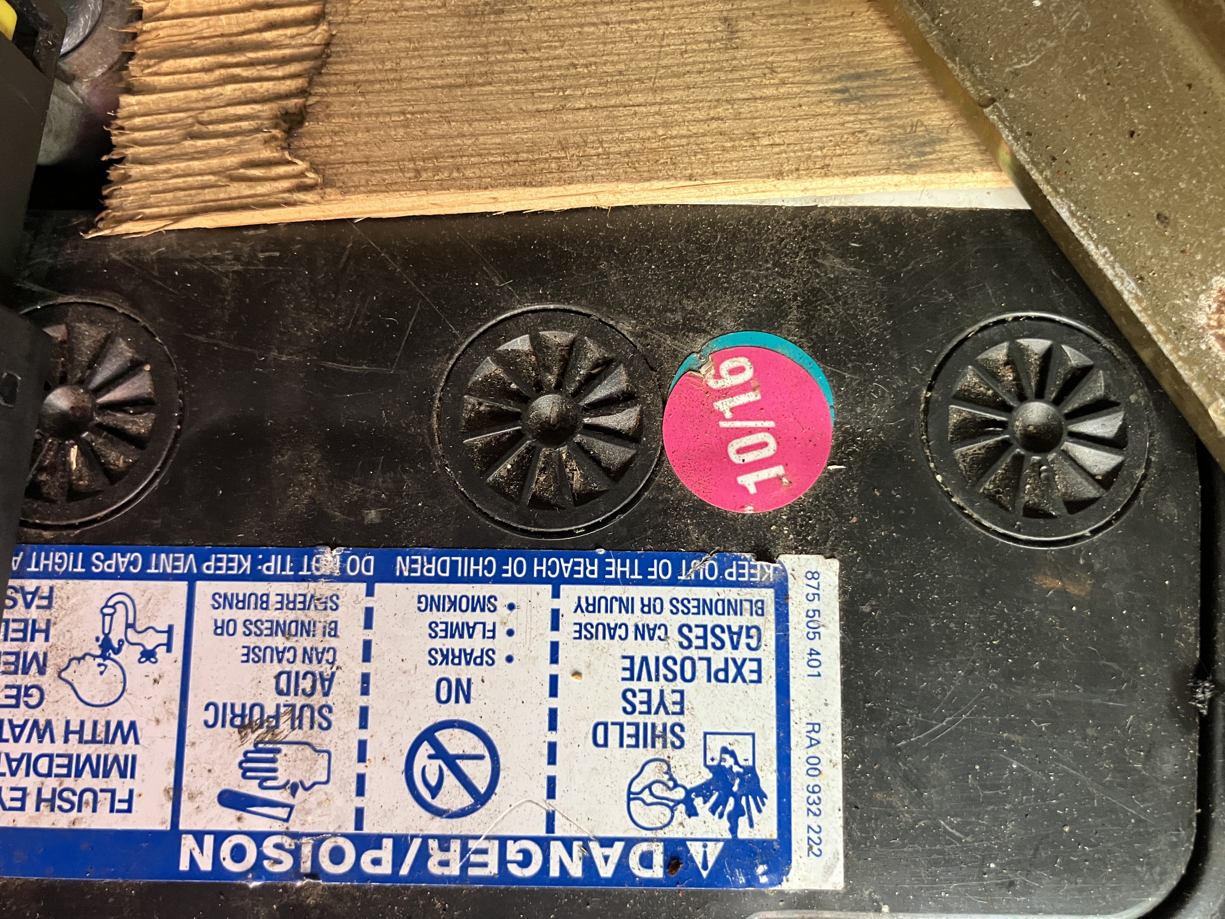 汽車電瓶瞬間沒電的故障排除：一個「駭客技師」的經驗分享