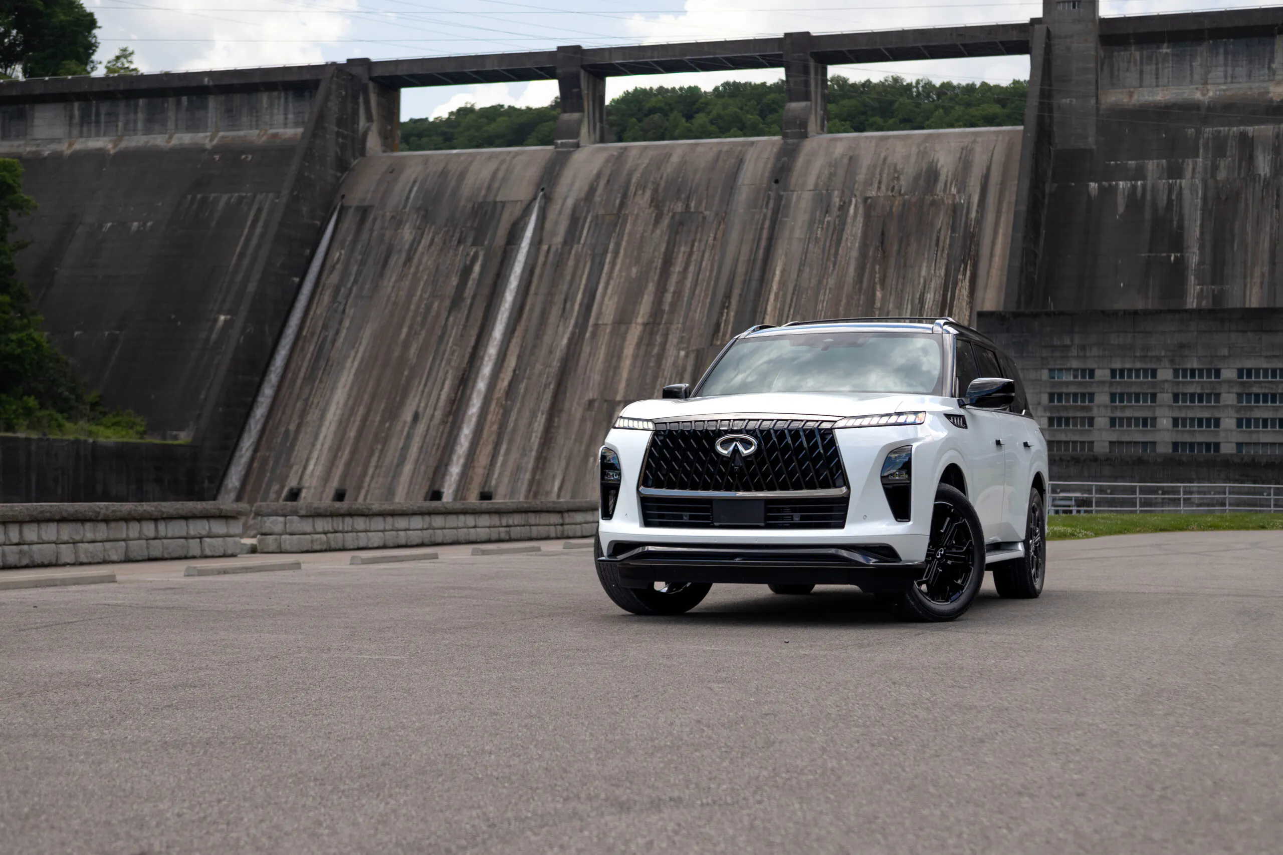 Infiniti QX80 Sport 4WD 試駕：1500 英里體驗，非 Escalade 的豪華休旅新選擇