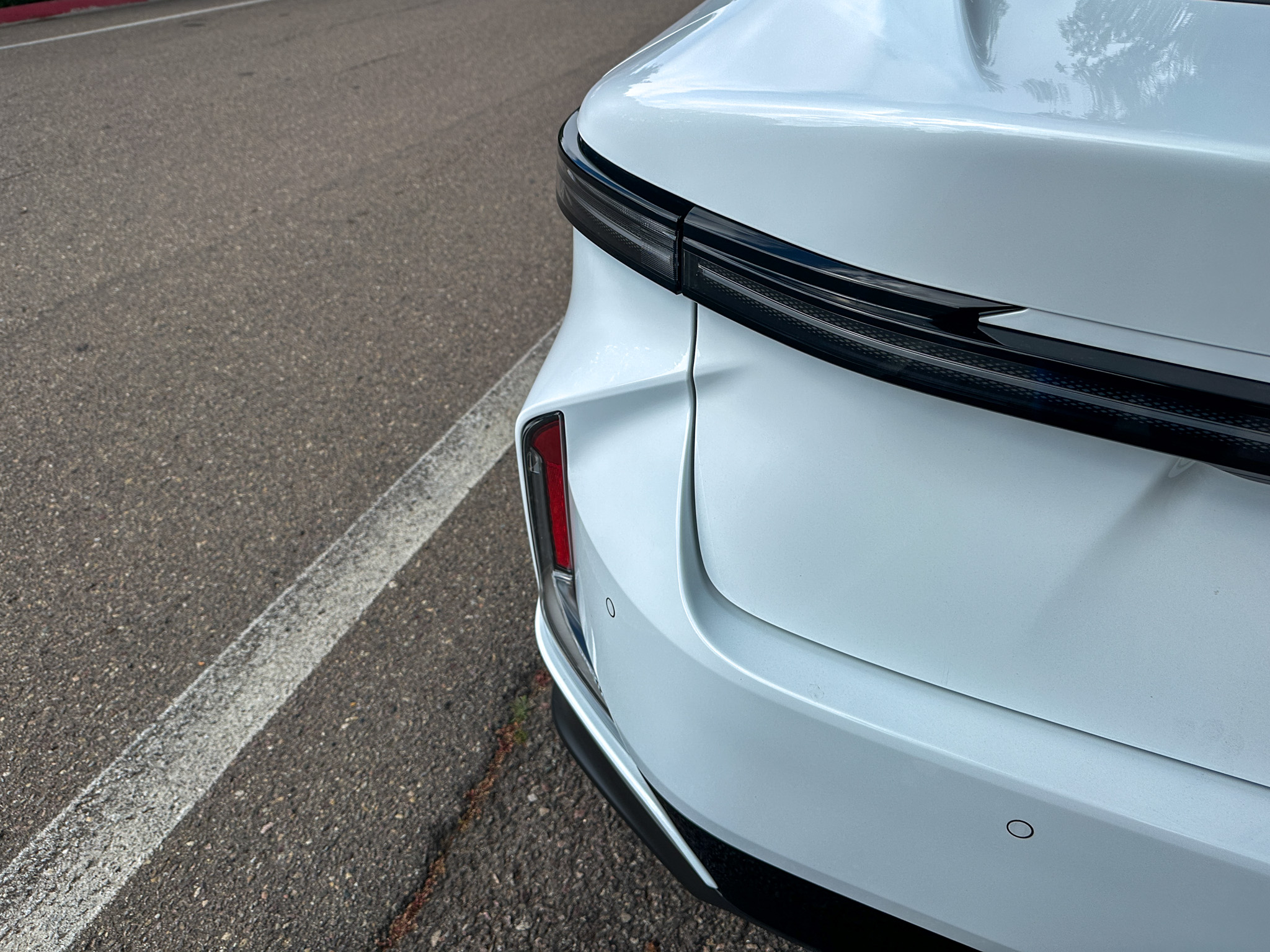 Lexus ES 350h AWD Premium + 試駕：為了生存而改變