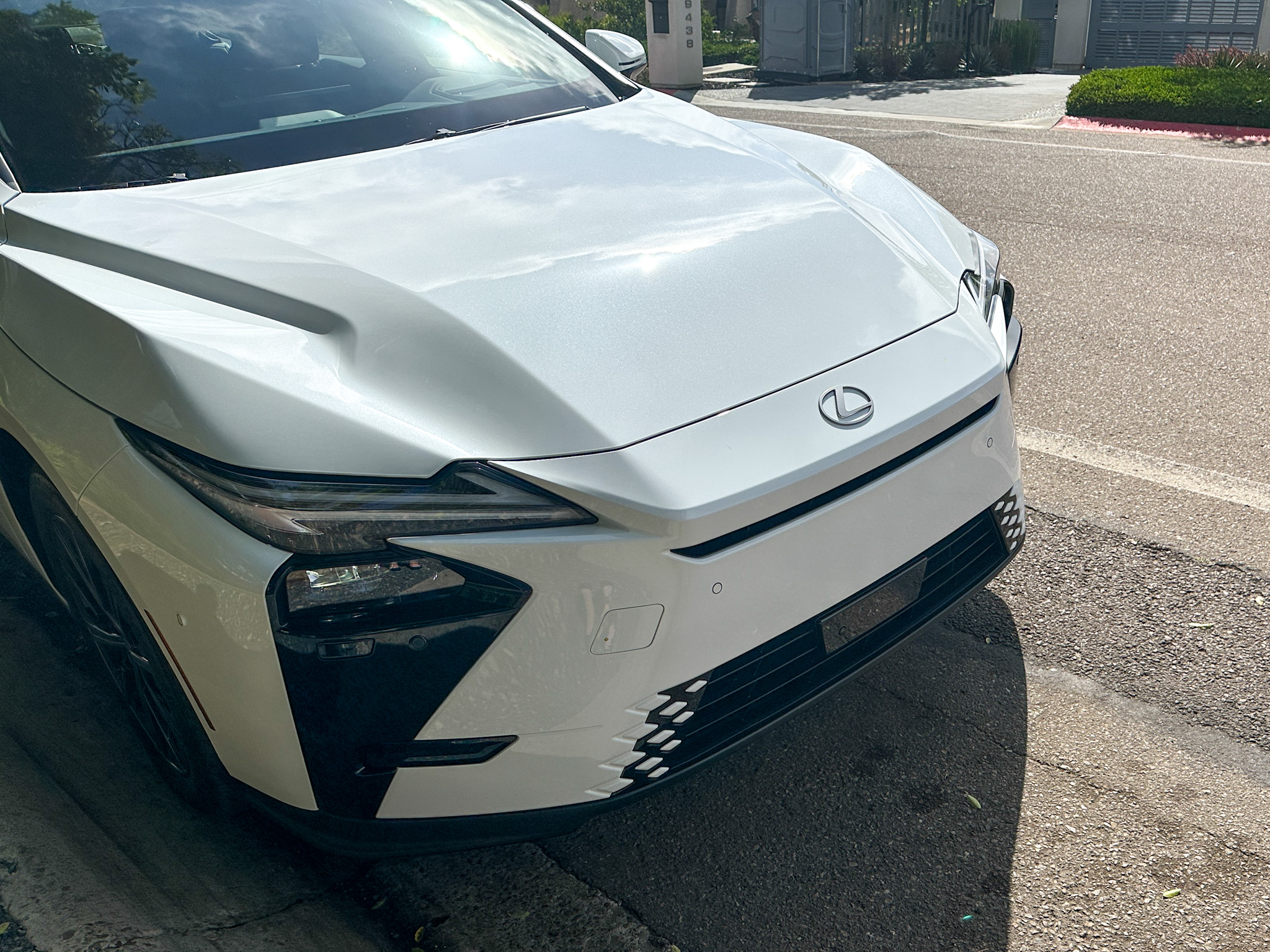 Lexus ES 350h AWD Premium + 試駕：為了生存而改變