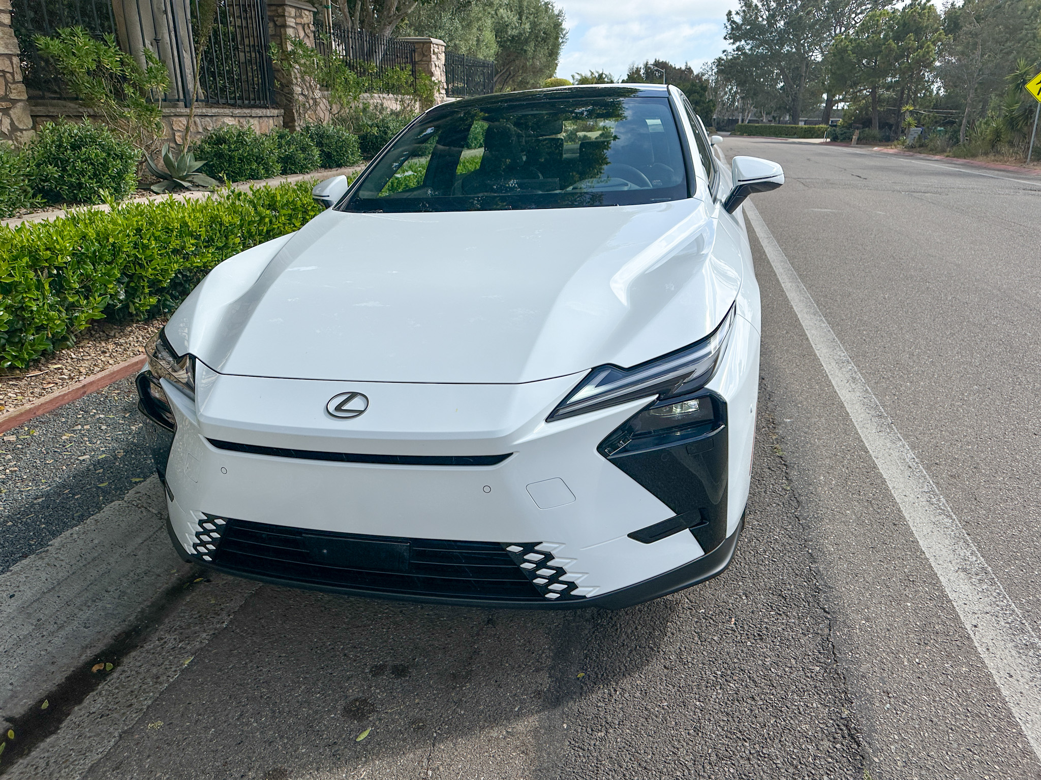 Lexus ES 350h AWD Premium + 試駕：為了生存而改變