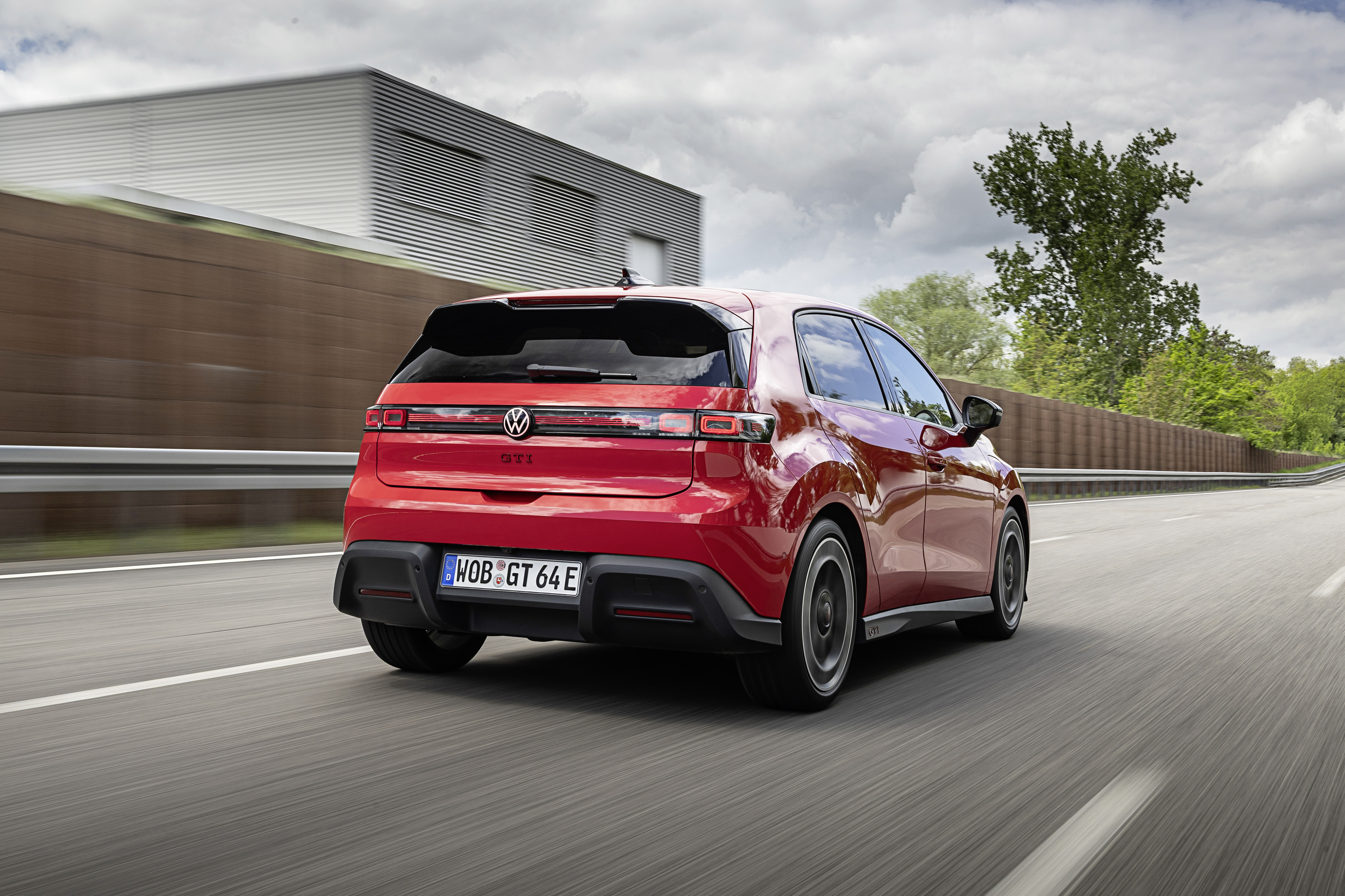 福斯首款電動 GTI 登場：基於 ID. Polo，復古元素與現代科技結合