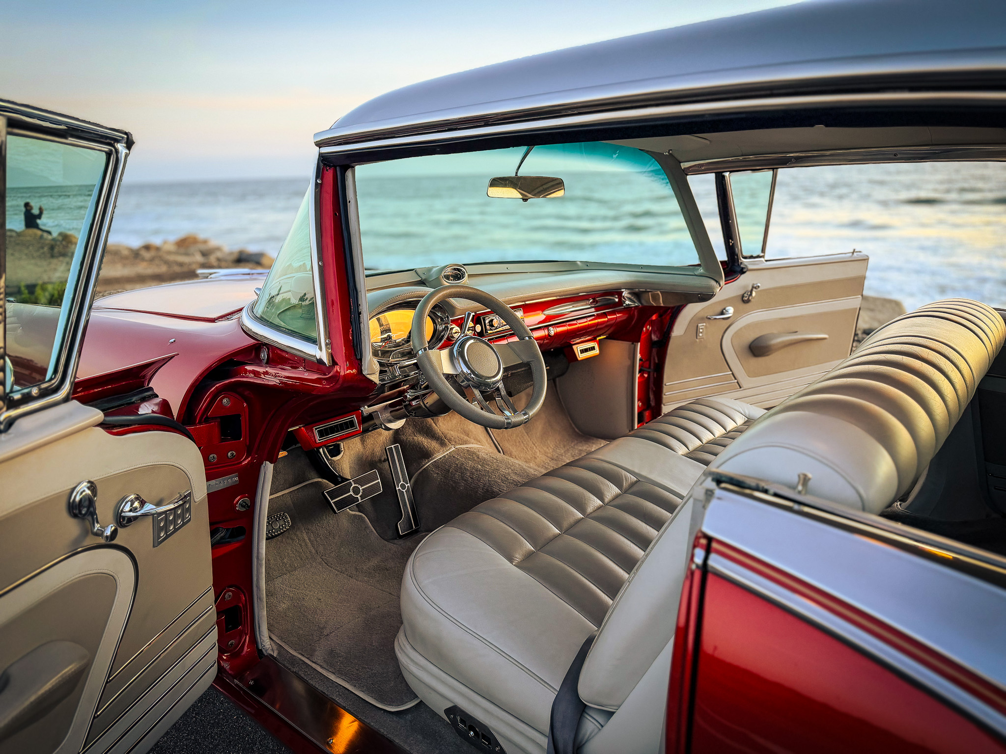 這輛1957年Oldsmobile Golden Rocket 88 Fiesta Wagon正等待一次公路旅行