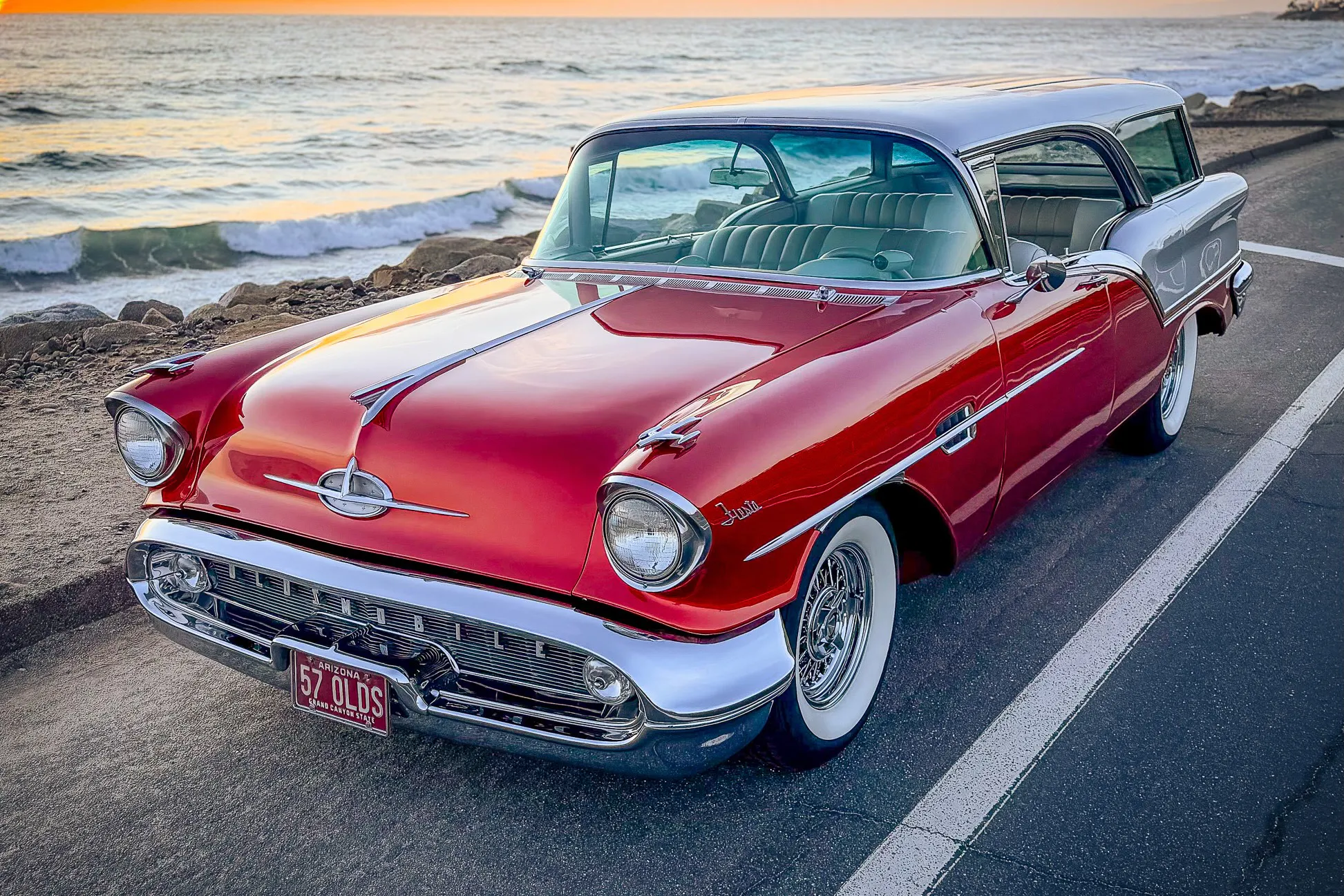 這輛1957年Oldsmobile Golden Rocket 88 Fiesta Wagon正等待一次公路旅行