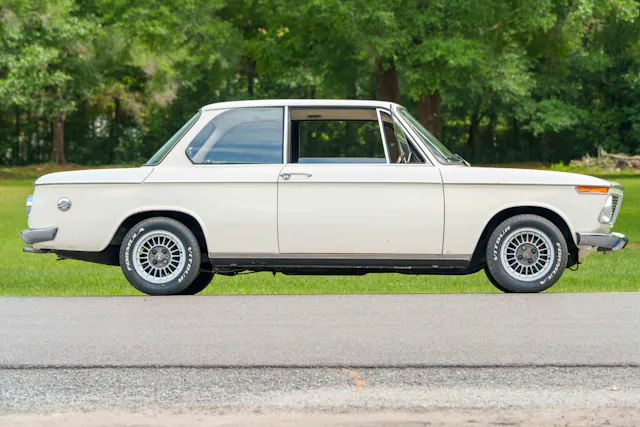 稀有的 BMW 1600ti:一款準備好奔馳的經典小轎車