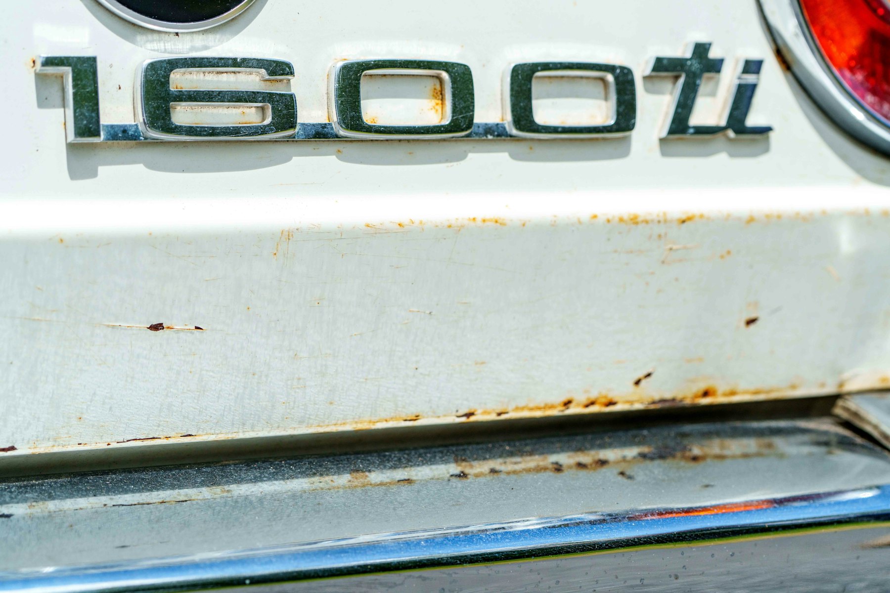 稀有的 BMW 1600ti：一款準備好奔馳的經典小轎車