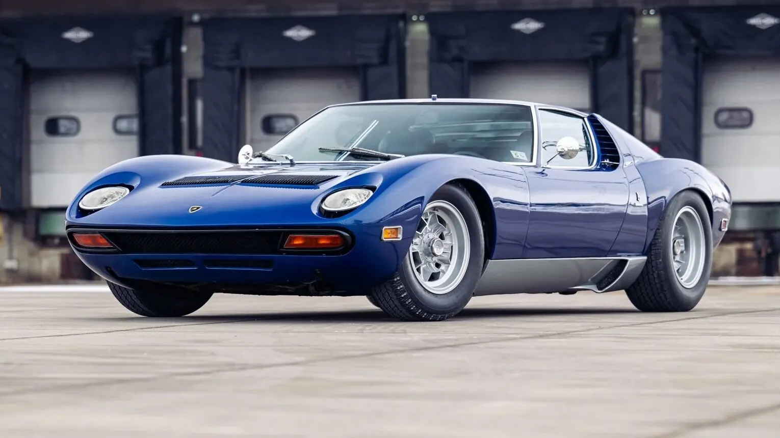 1972-lamborghini-miura-p400-sv front three quarter