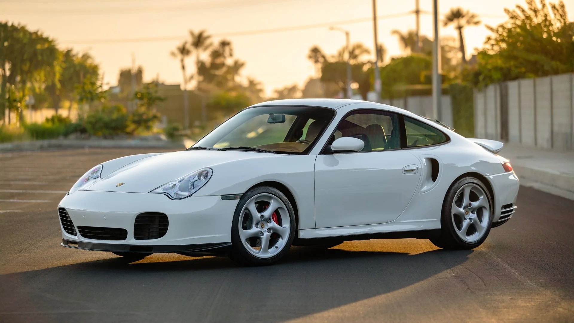 保時捷 996 購車指南：了解這款備受爭議的 911