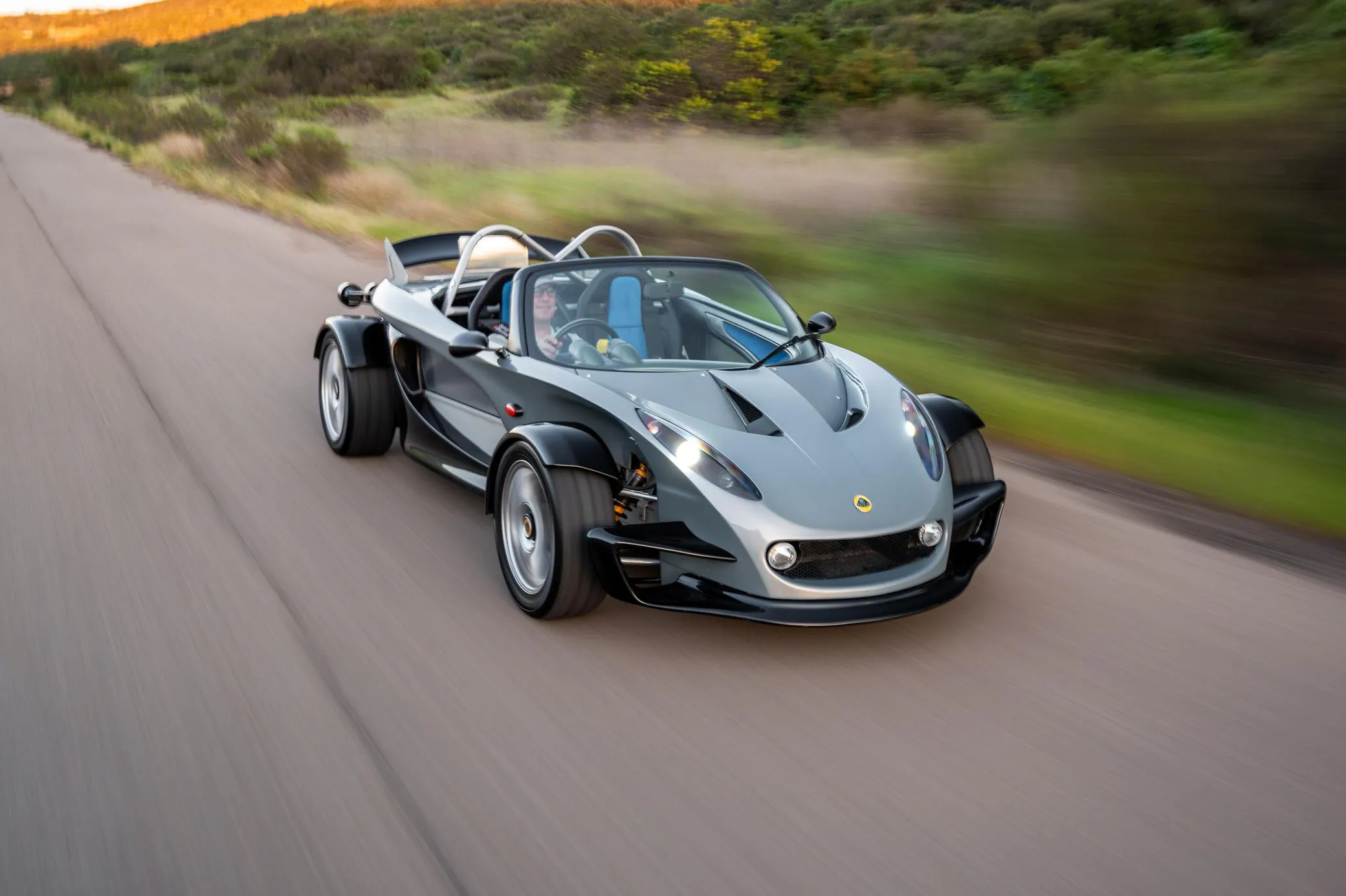 這輛 79,000 美元的 Lotus 340R 是一輛極度稀有的「滑輪溜冰鞋」