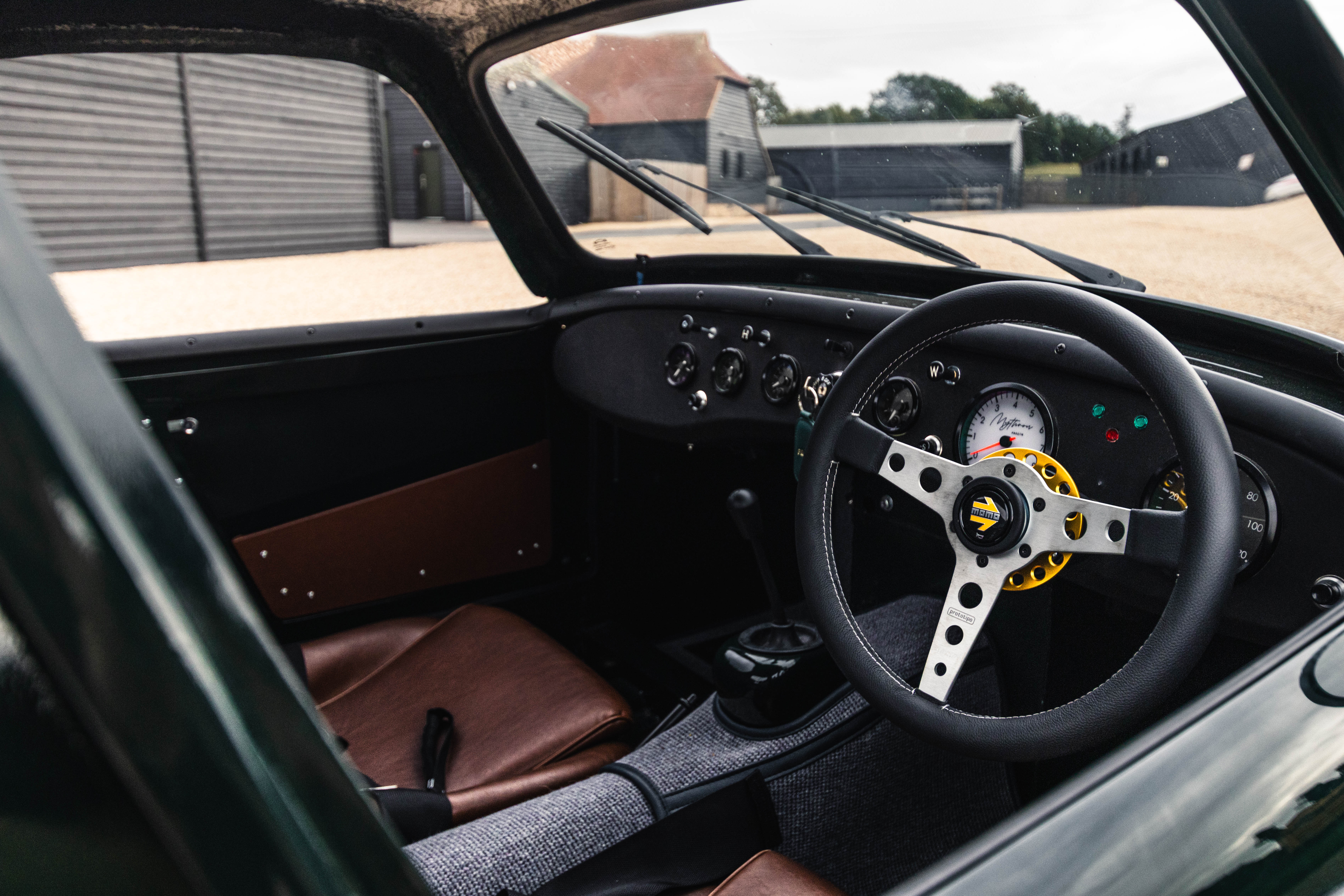 Mythron Healey Sebring：向經典賽車致敬的現代復刻