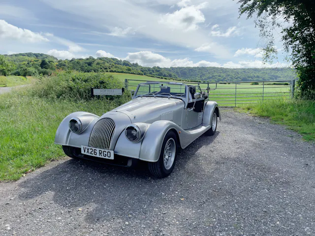 2026年式 Morgan Plus Four 手排版:堅守傳統的現代跑車