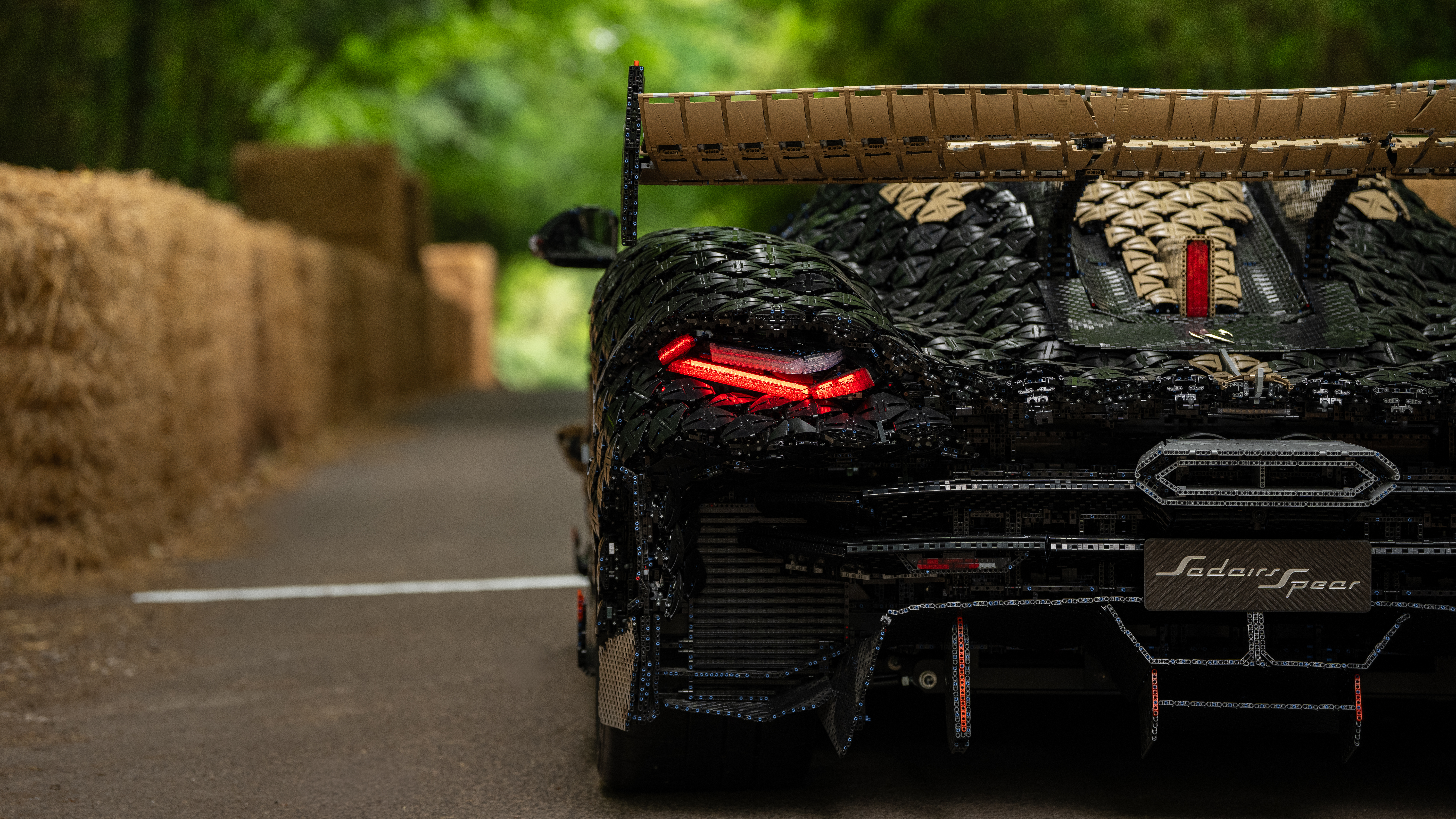 樂高打造實體大小 Koenigsegg 賽道創紀錄