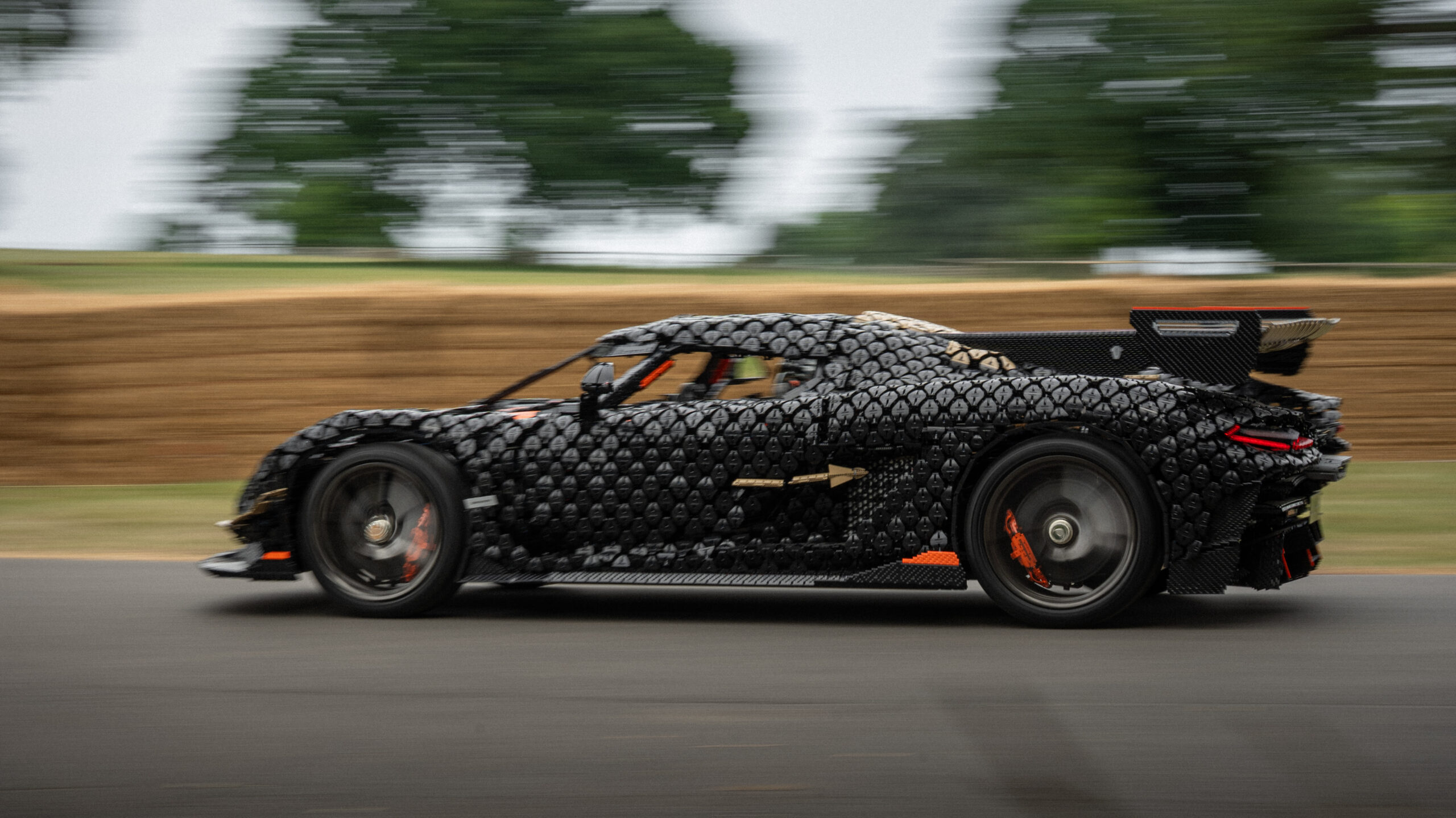 樂高打造實體大小 Koenigsegg 賽道創紀錄