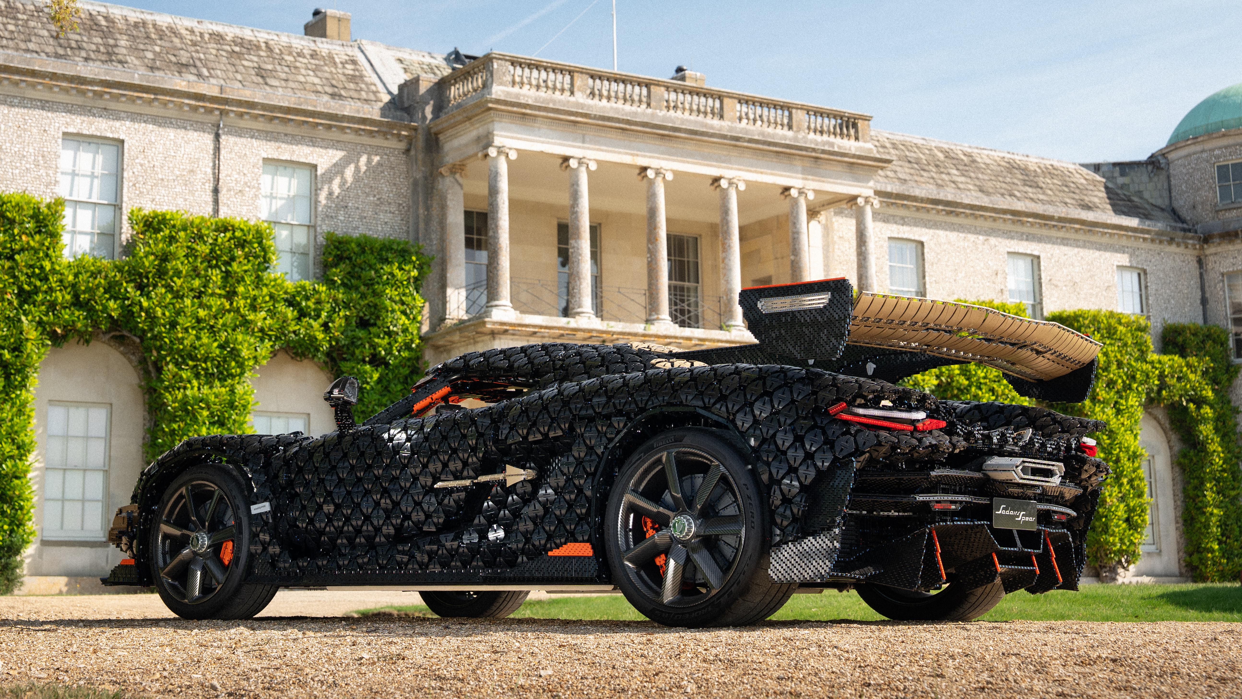 樂高打造實體大小 Koenigsegg 賽道創紀錄
