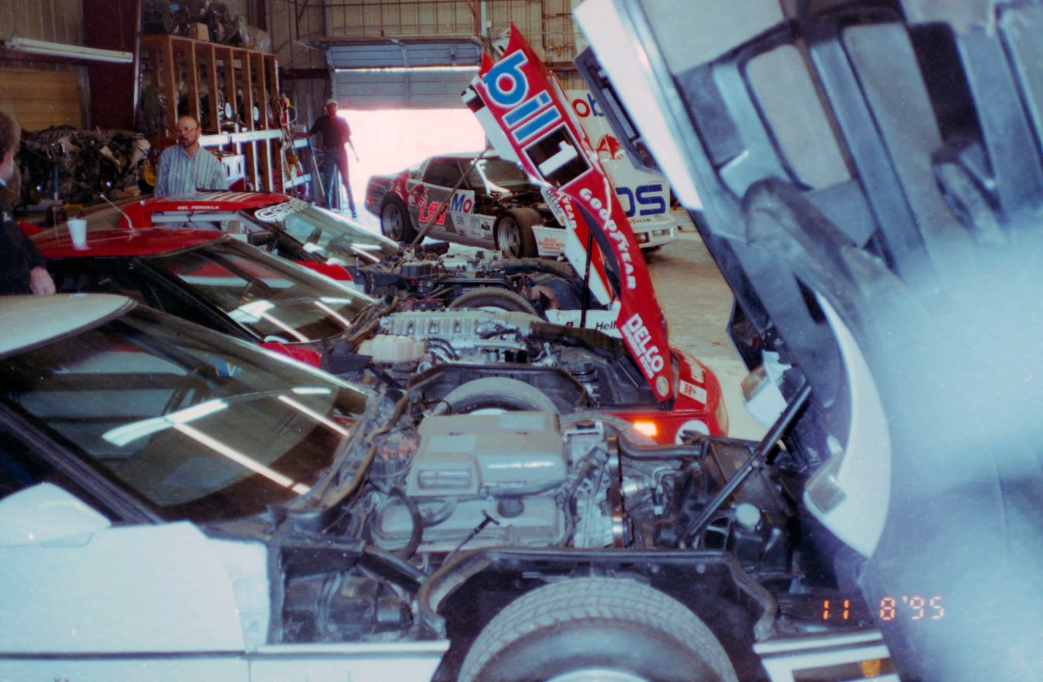 龍捲風摧毀汽車勝地 Mid America Motorworks，但創辦人展現堅韌不拔的精神