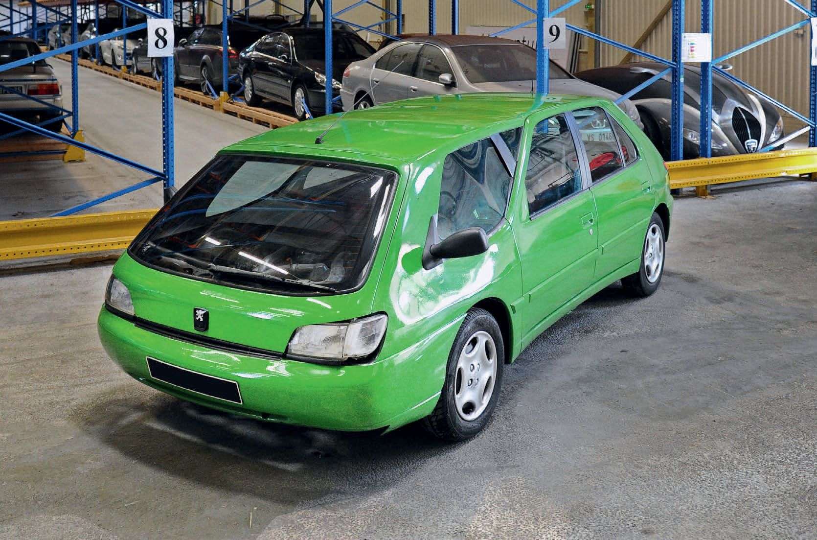 《心靈情慾》中的汽車：構築超現實世界的關鍵元素